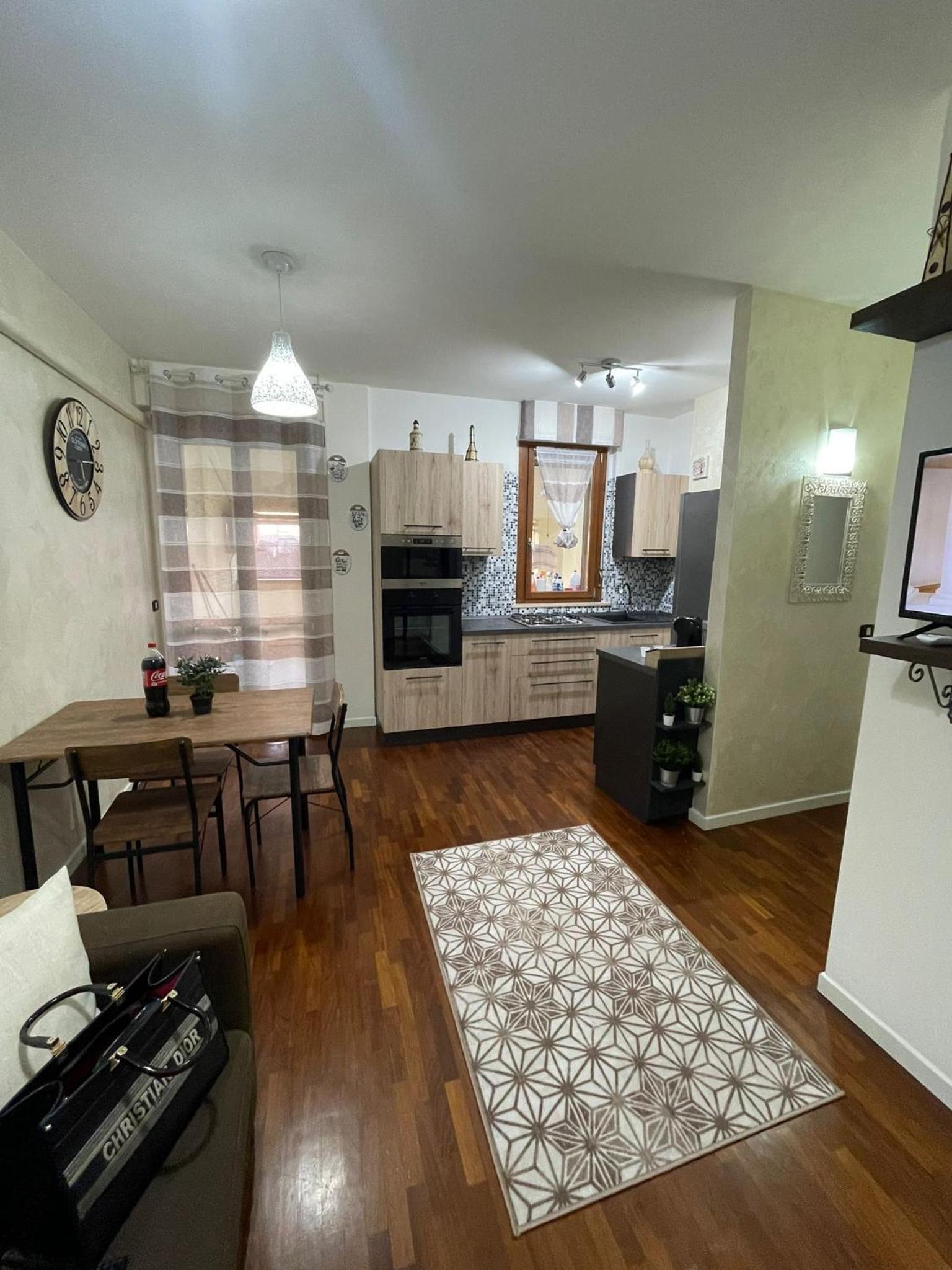 One-Bedroom Apartment photo 2