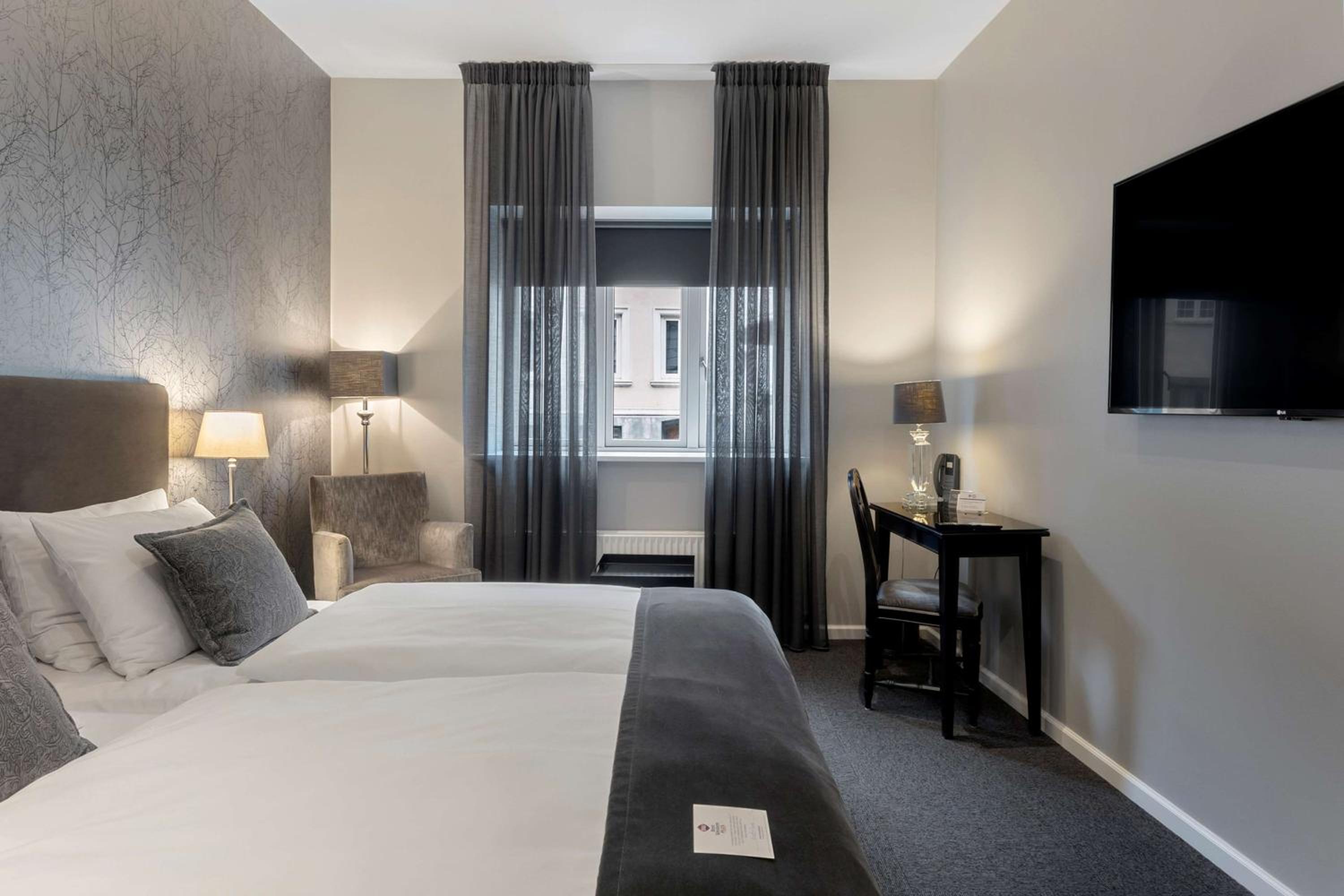 Executive Twin Room - Photo 7