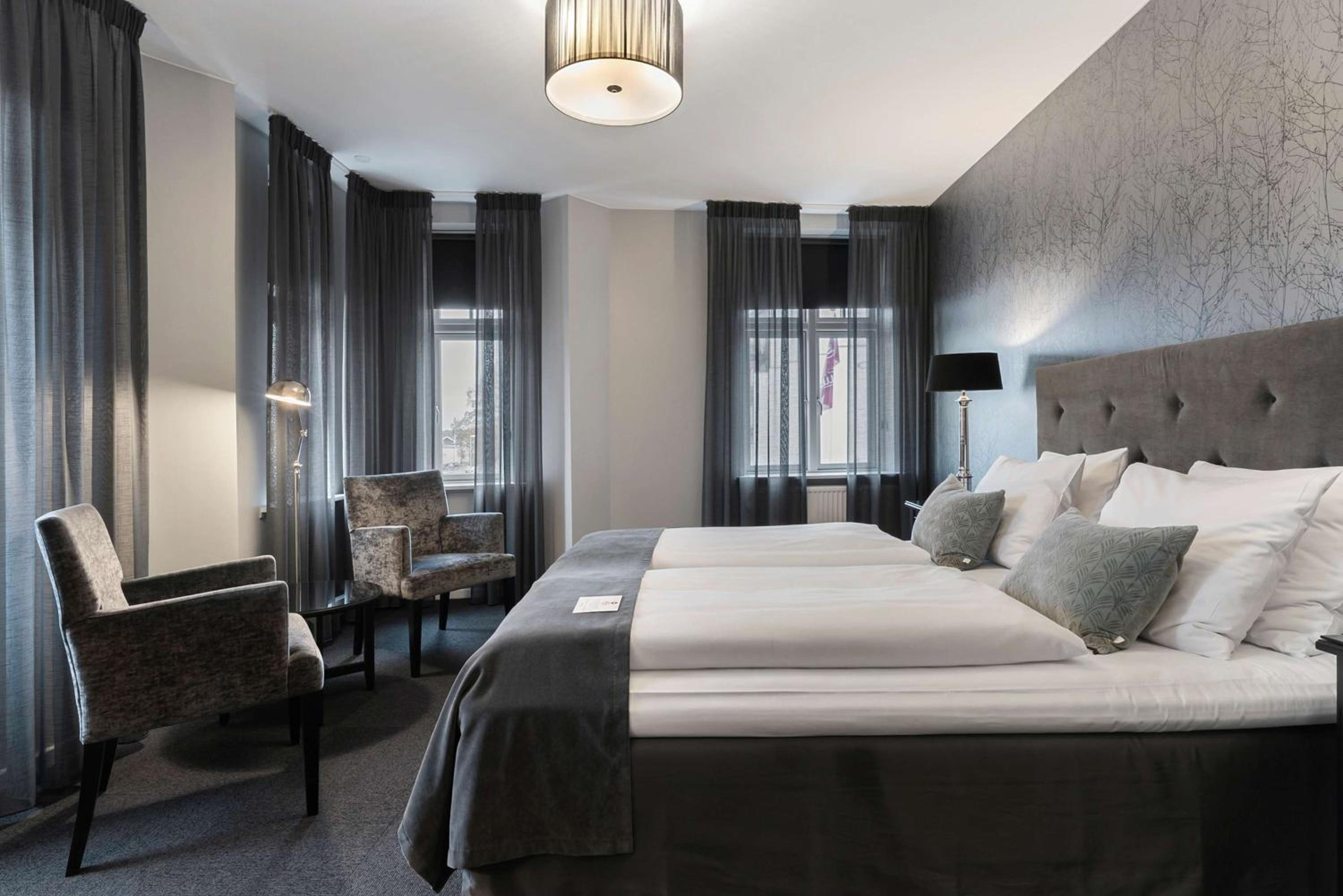 Executive Twin Room - Photo 8