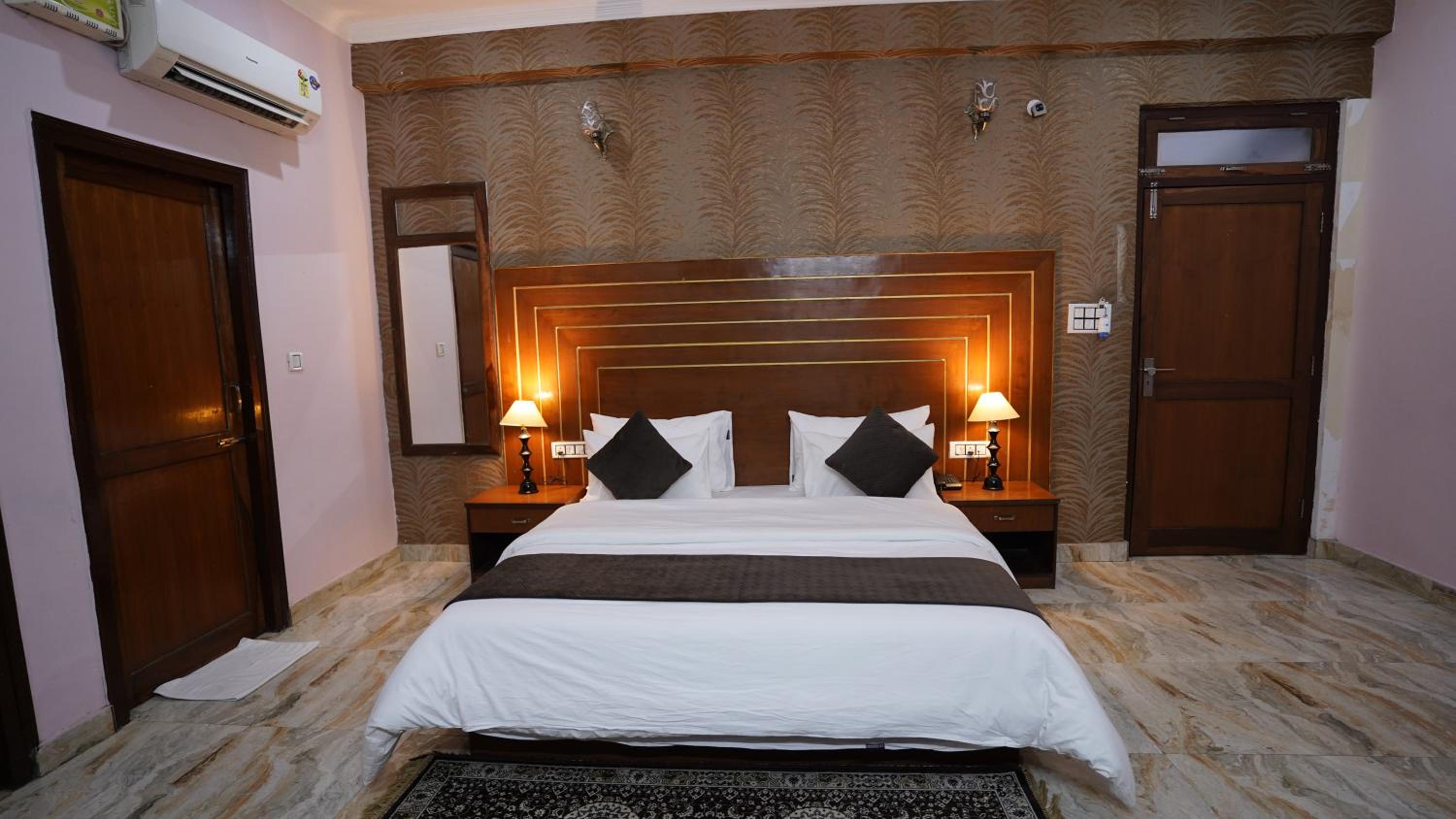 Deluxe Room - Photo 1
