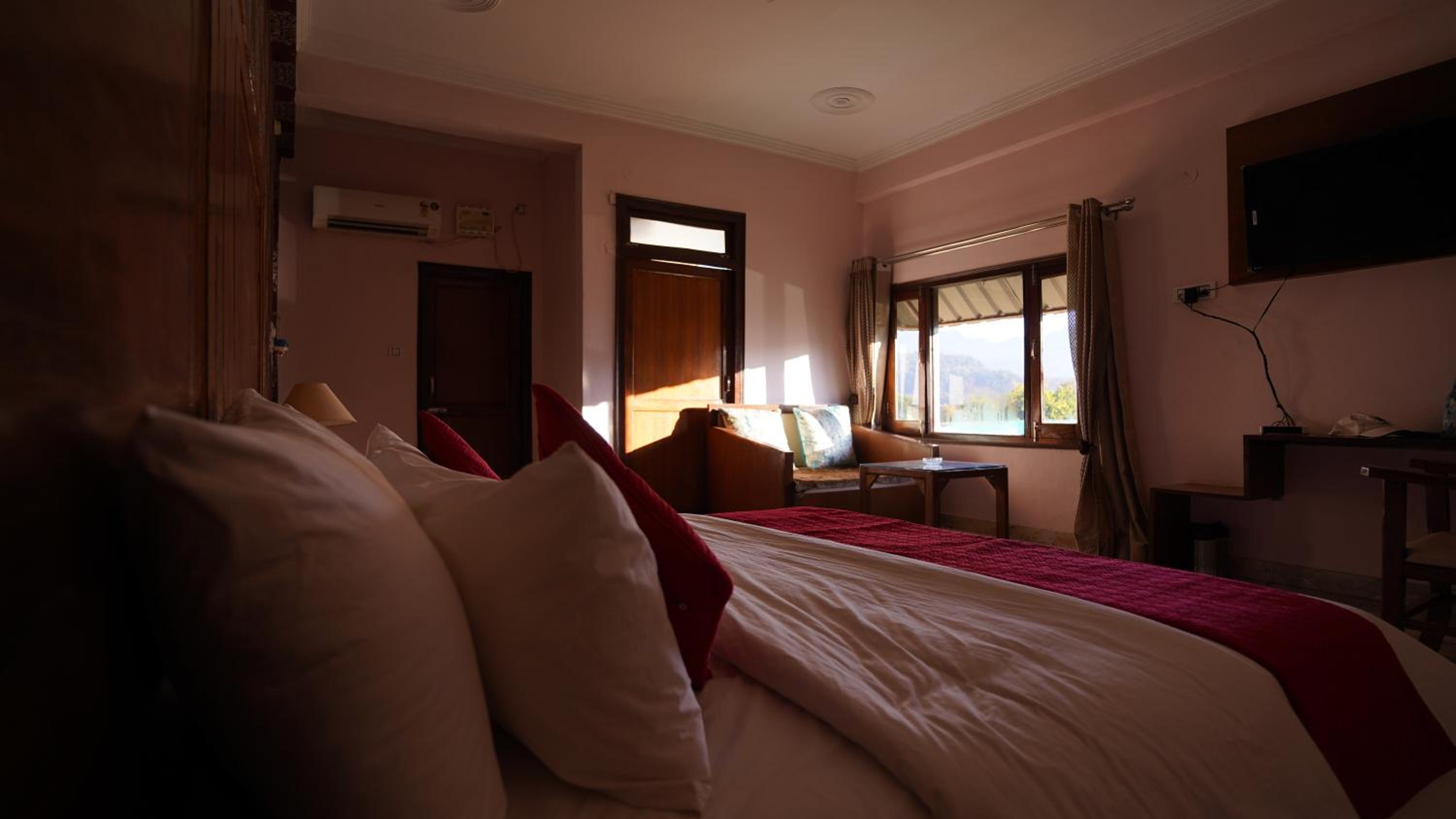 Deluxe Room - Photo 4