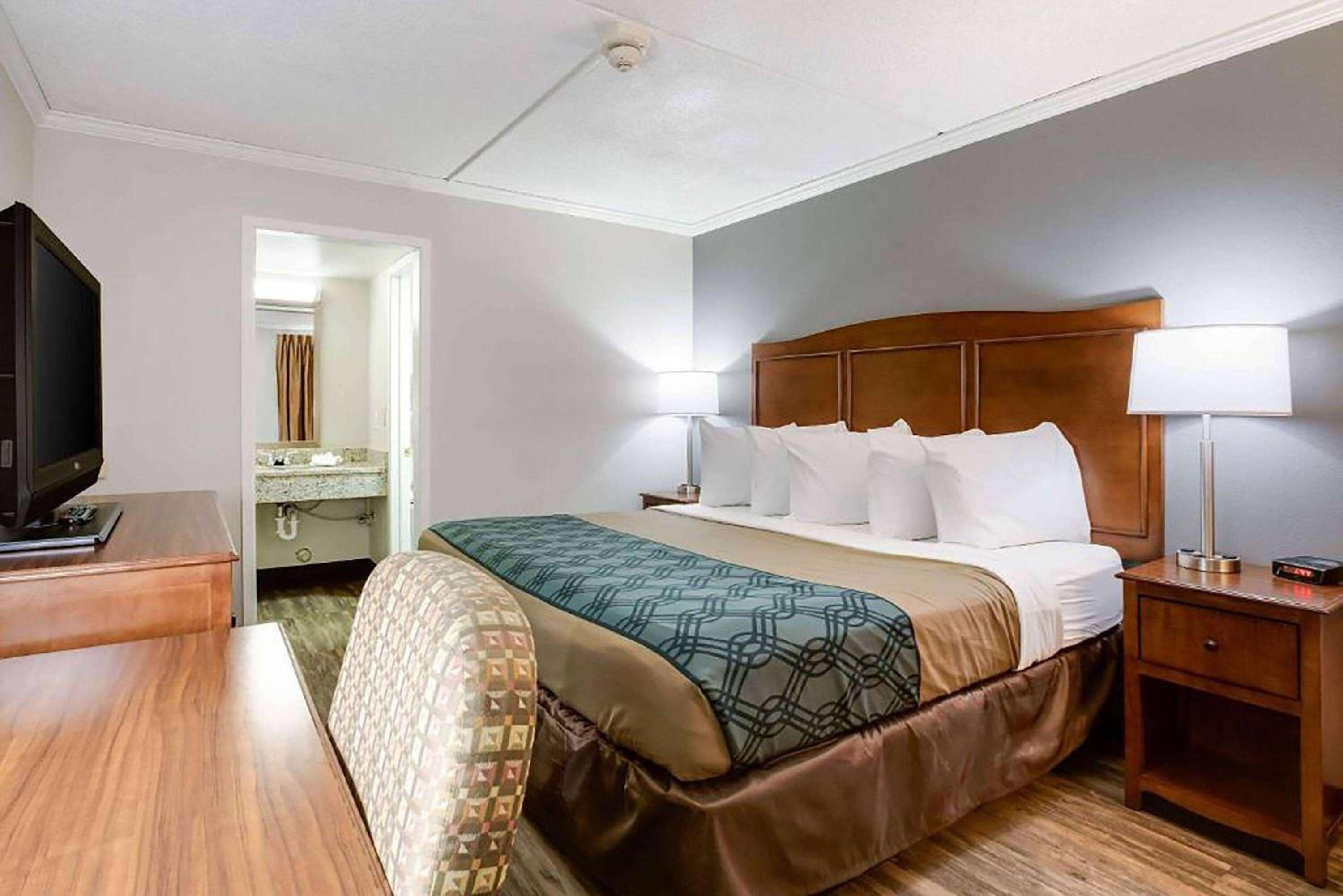 King Room - Non-Smoking - Photo 2