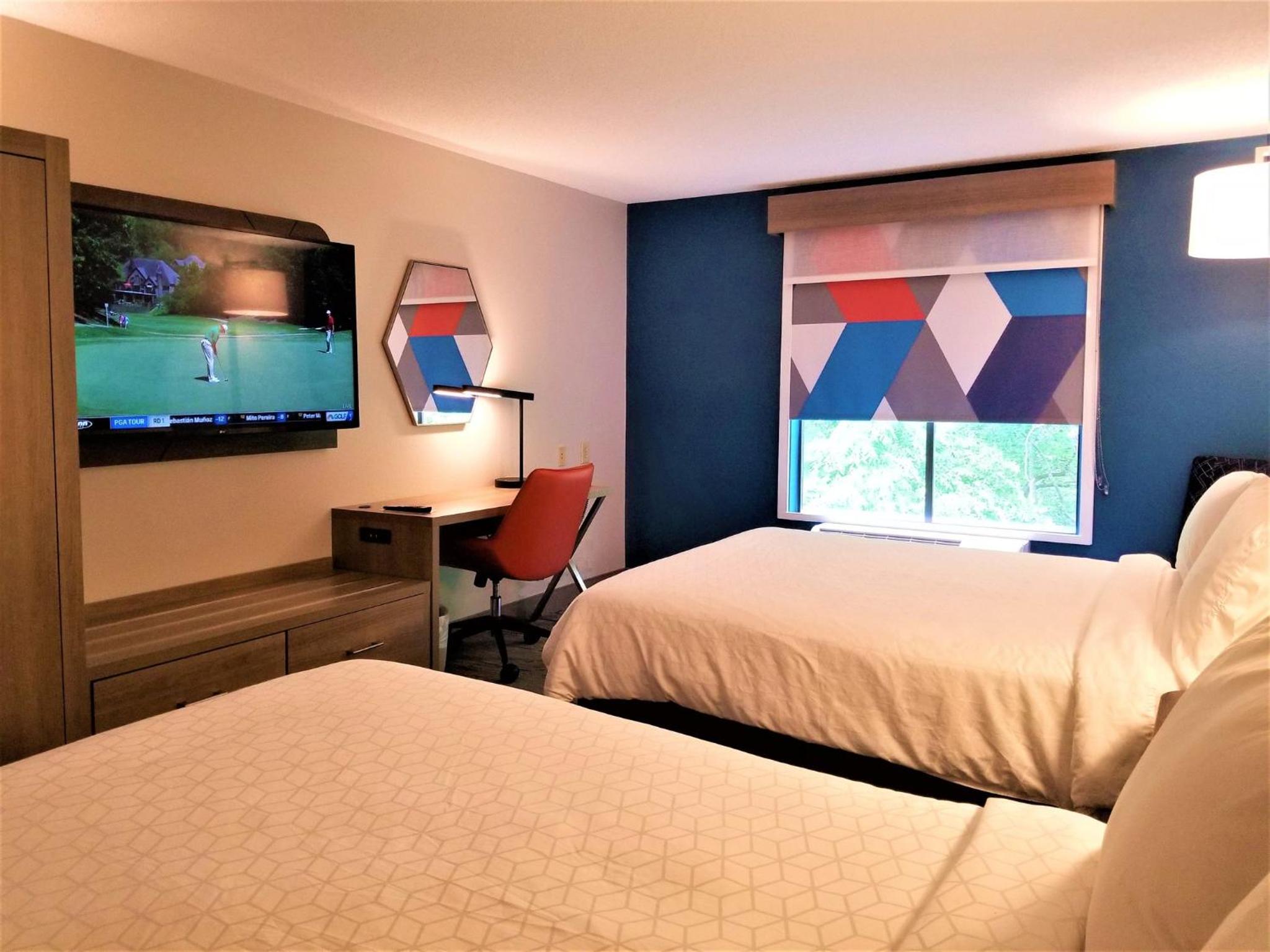 Standard Room with Two Queen Beds - Photo 1