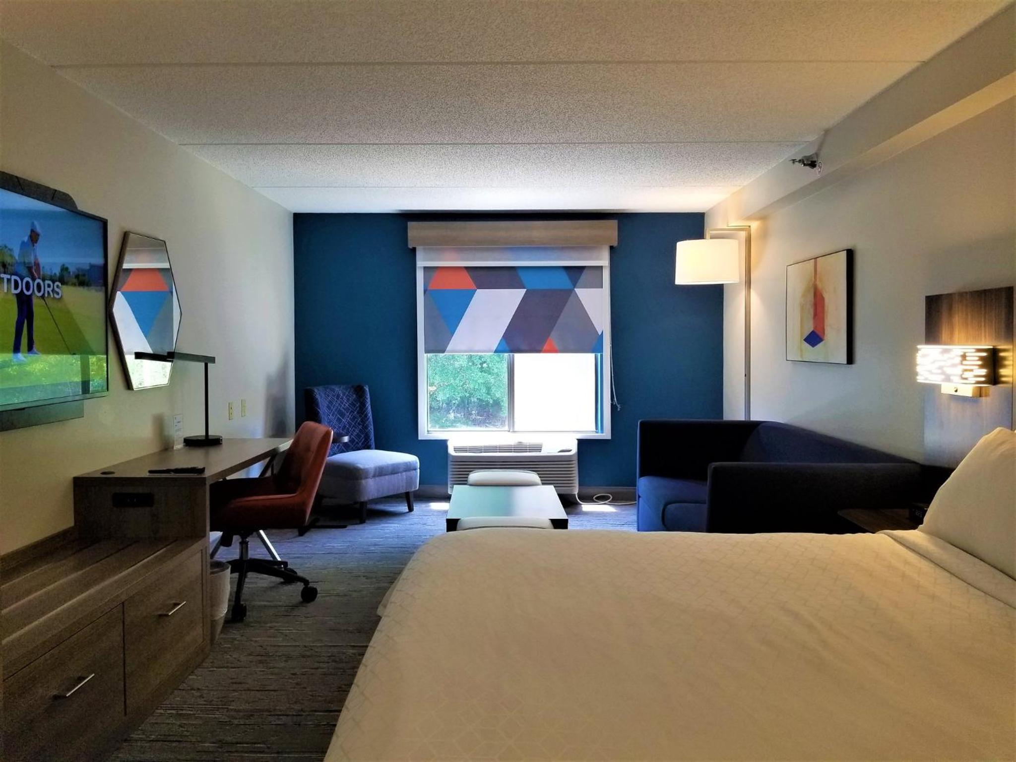 Standard King Room with Sofa Bed - Photo 2