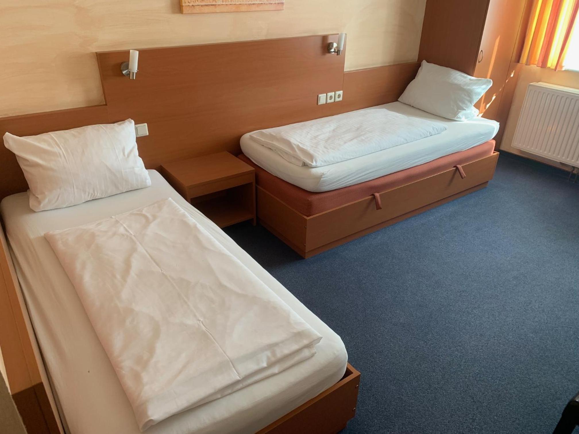 Standard Twin Room - Photo 1