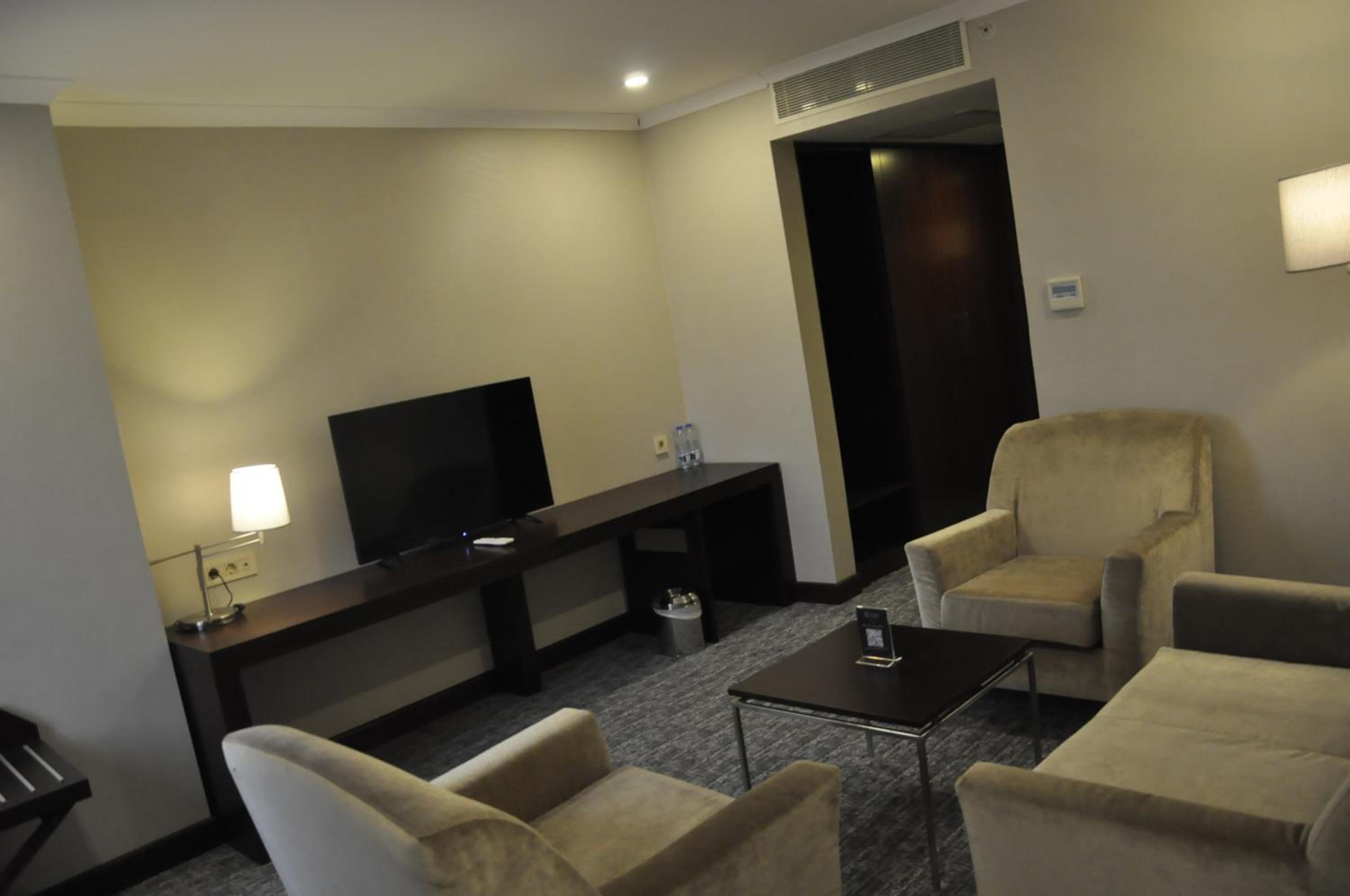 Large Double Room - Photo 3