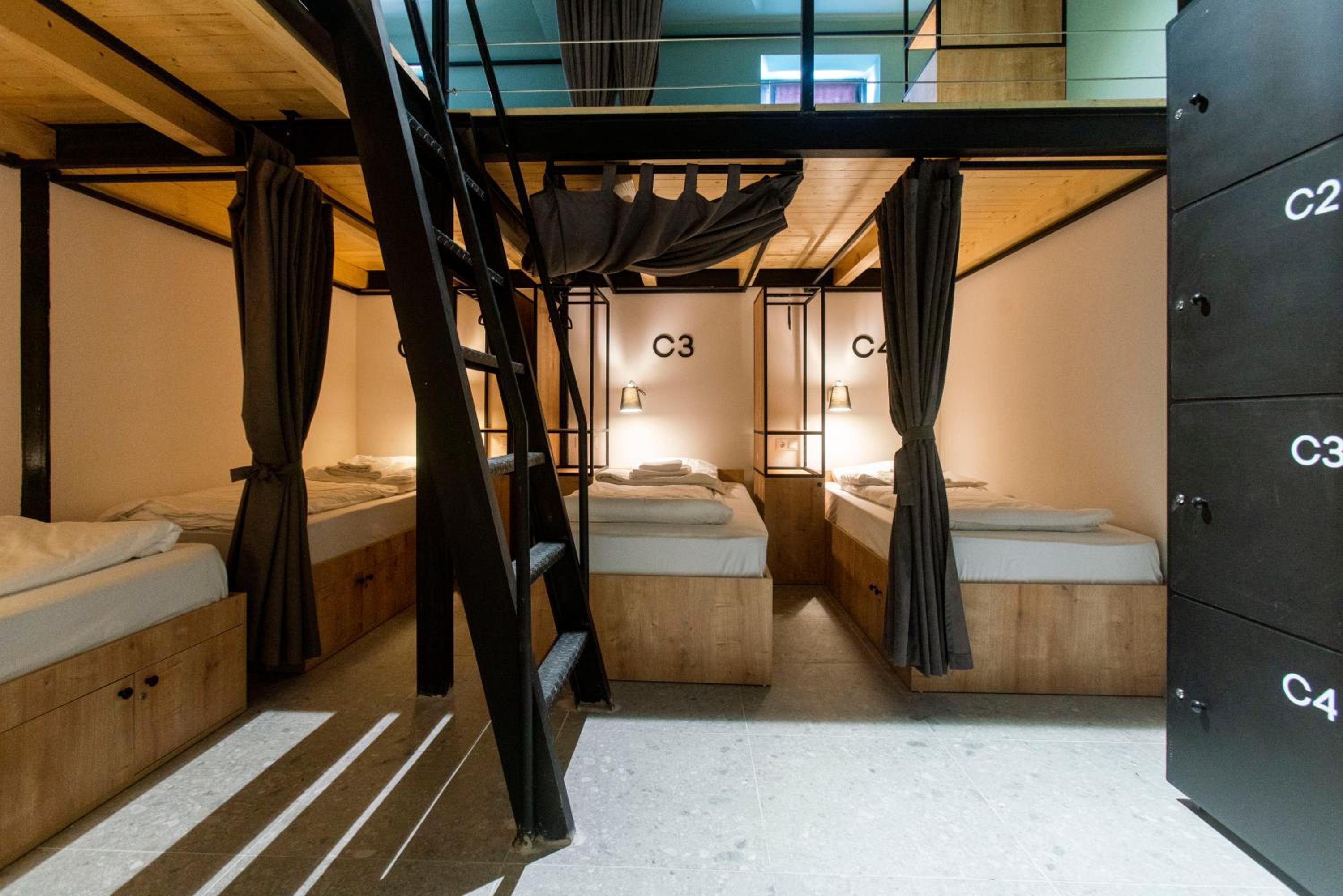 Single Bed in Mixed Dormitory Room