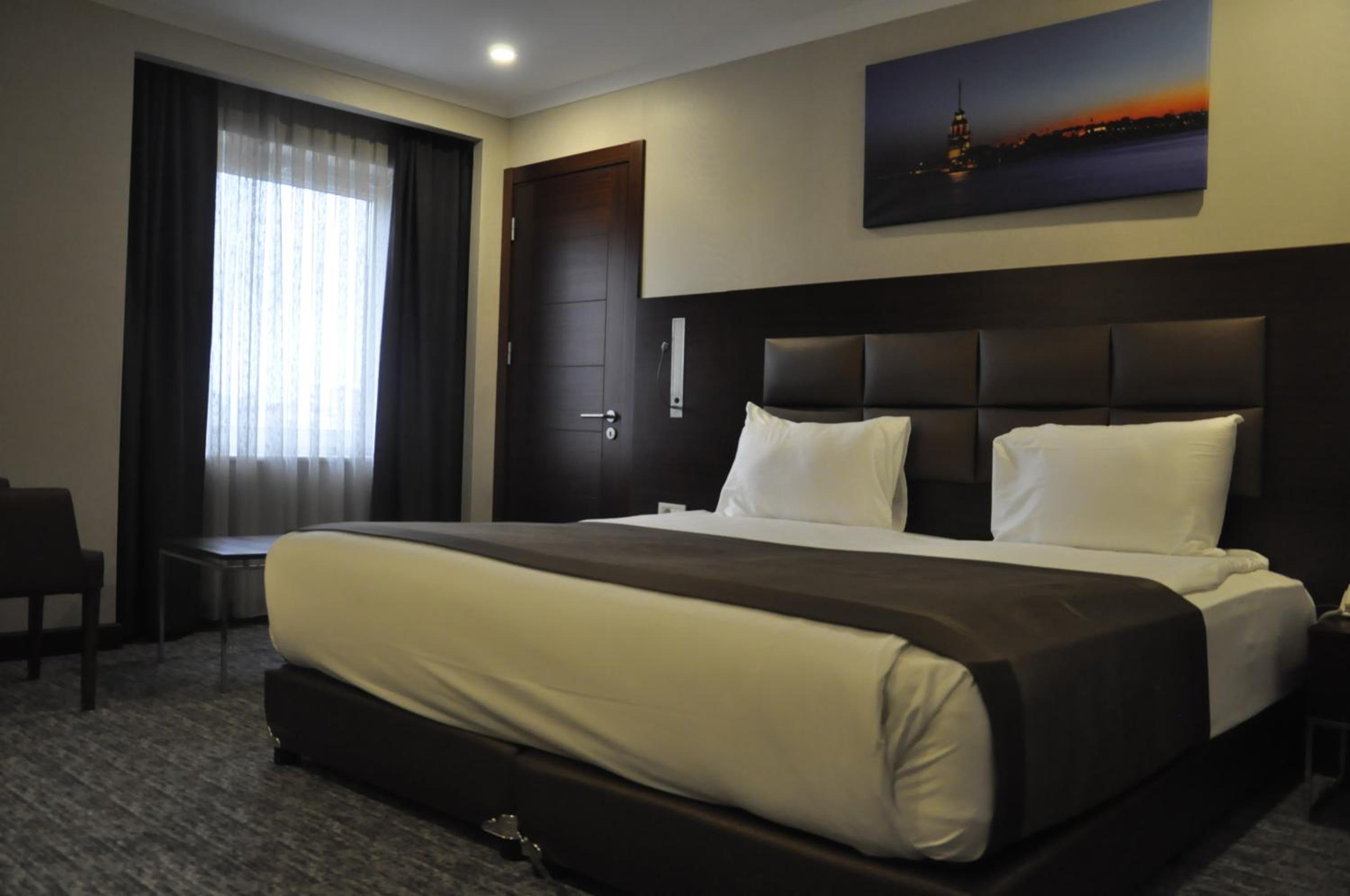 Large Double Room - Photo 1