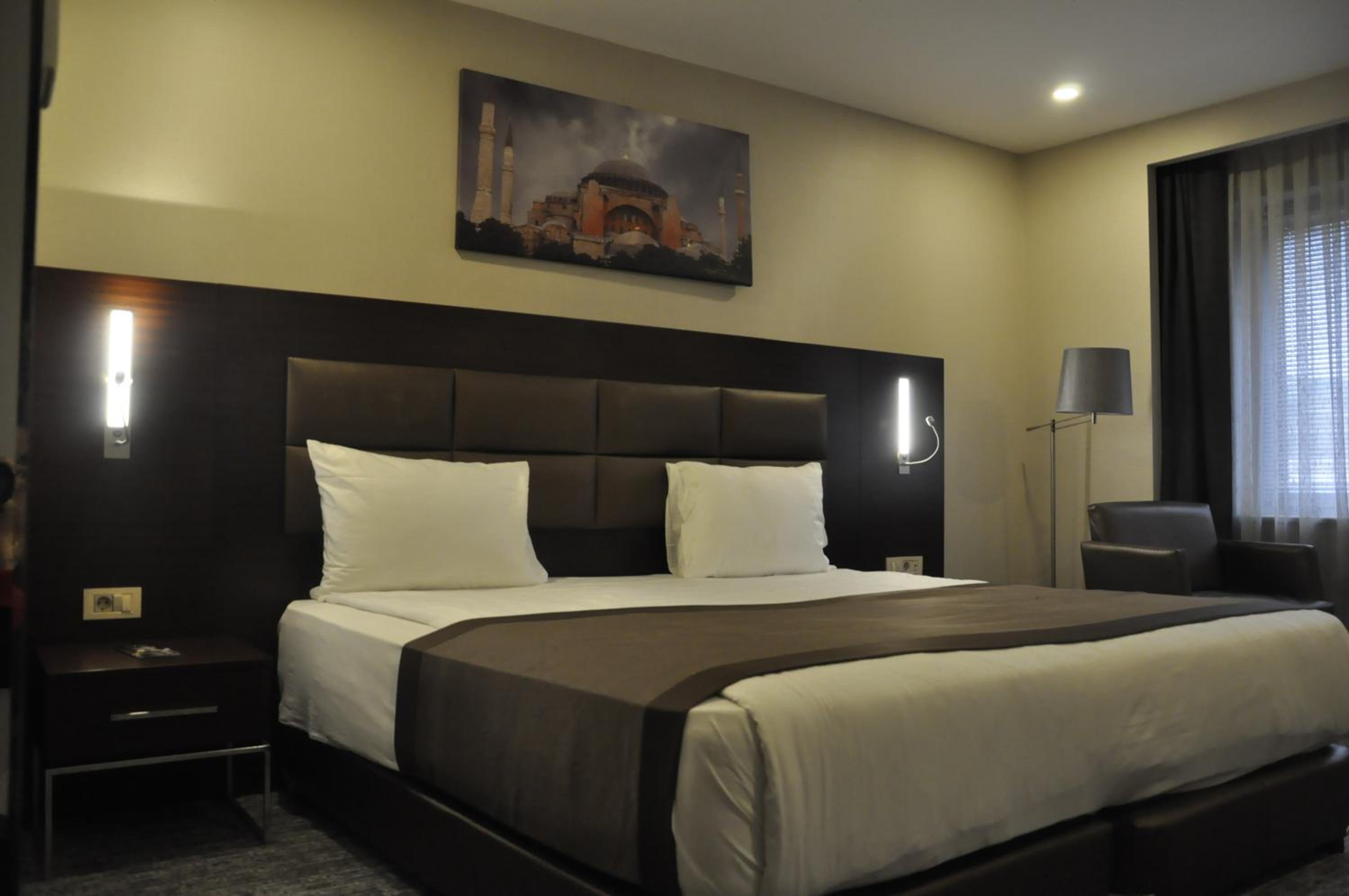 Large Double Room - Photo 4
