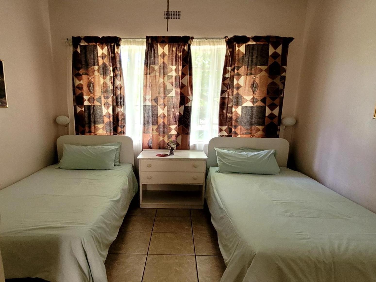 Hostel Twin Room with Communal Bathrooms