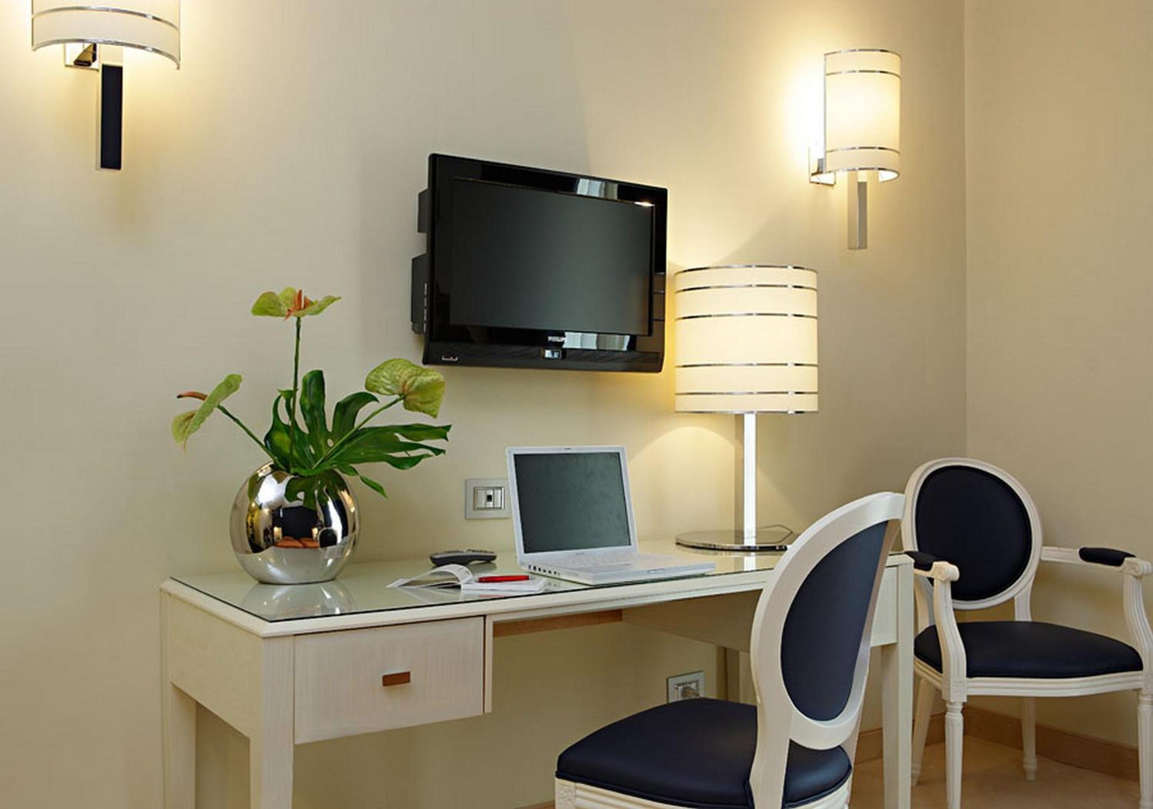 Classic Twin Room - Photo 10