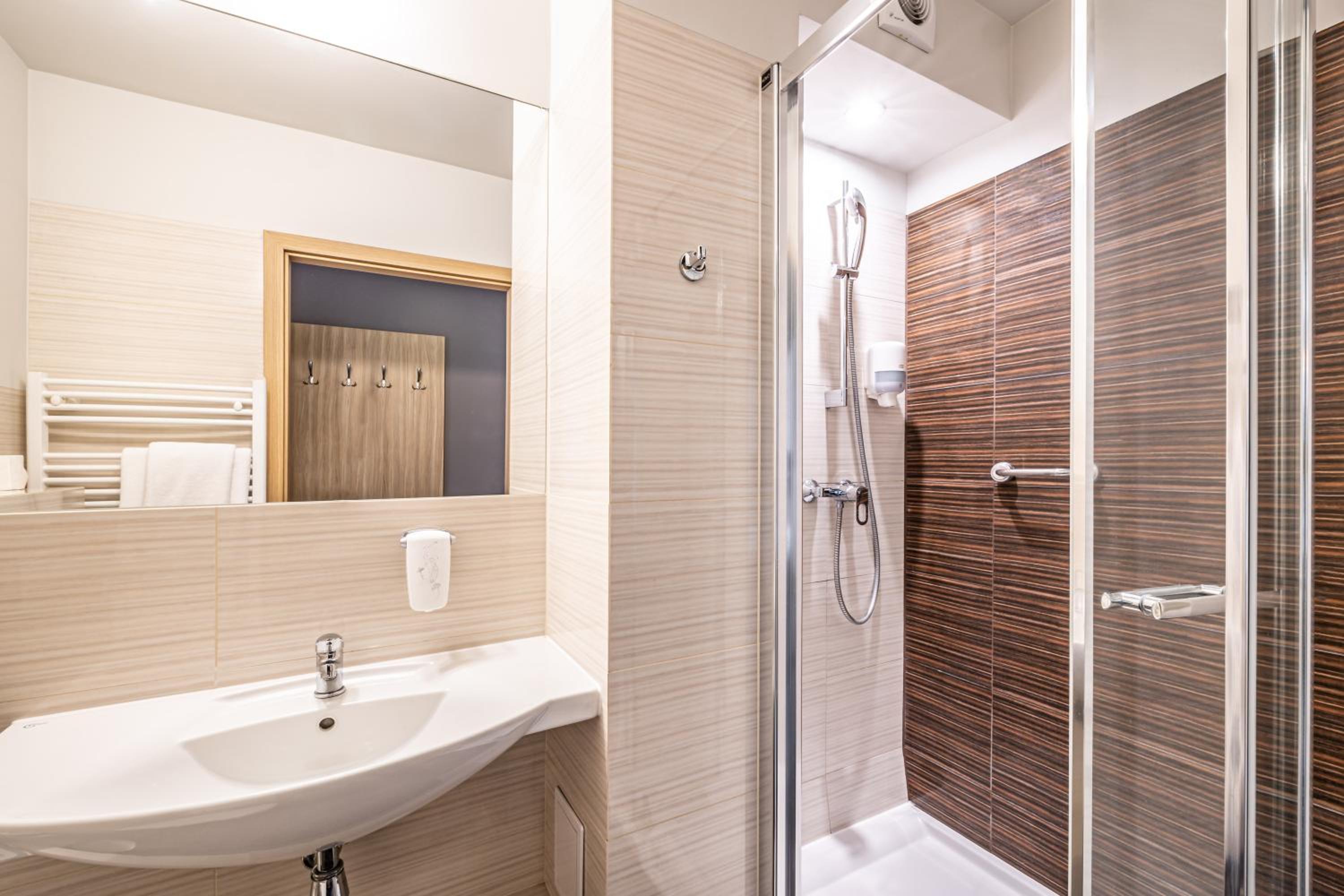 Standard Twin Room - Photo 2