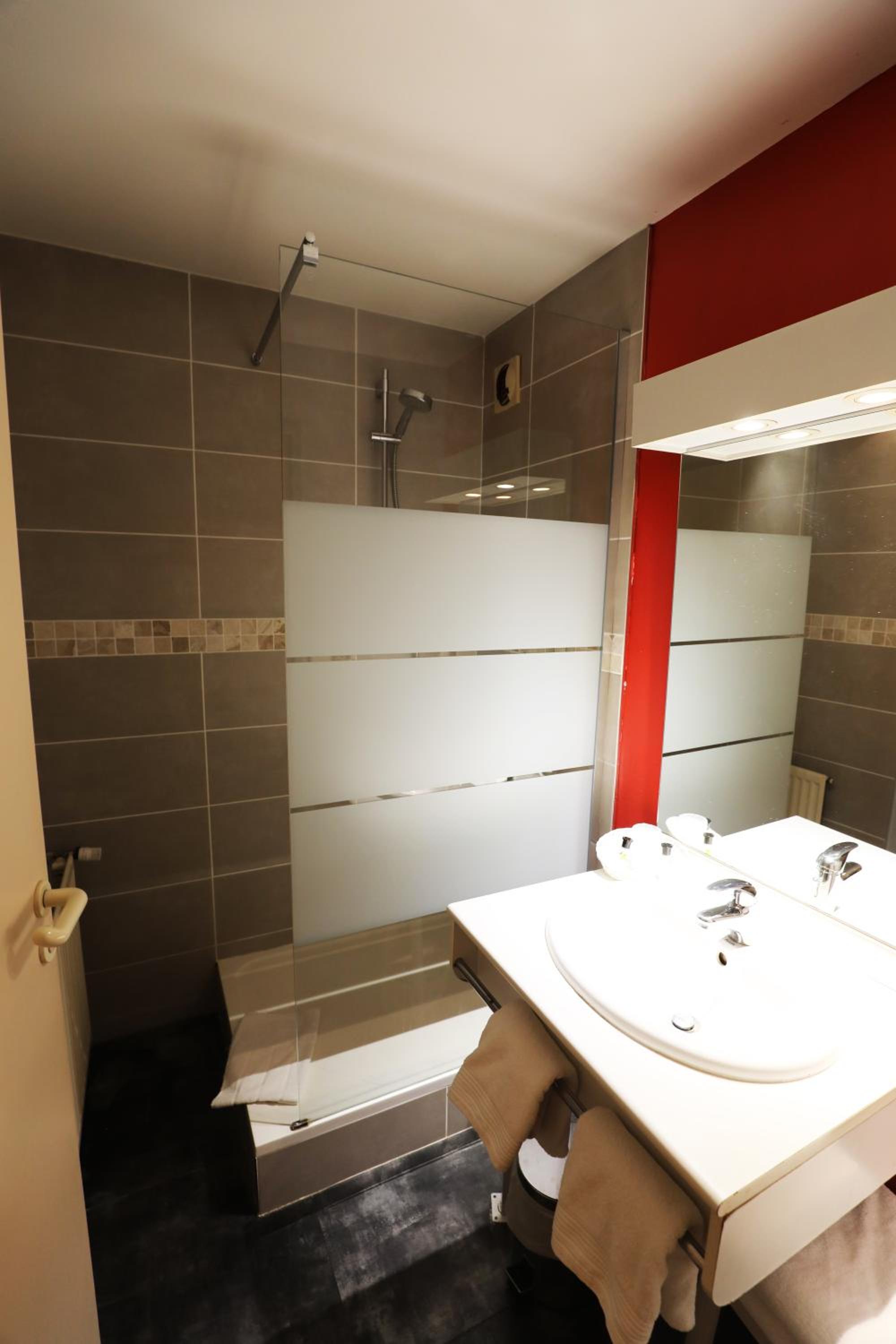 Superior Double Room - Photo 8