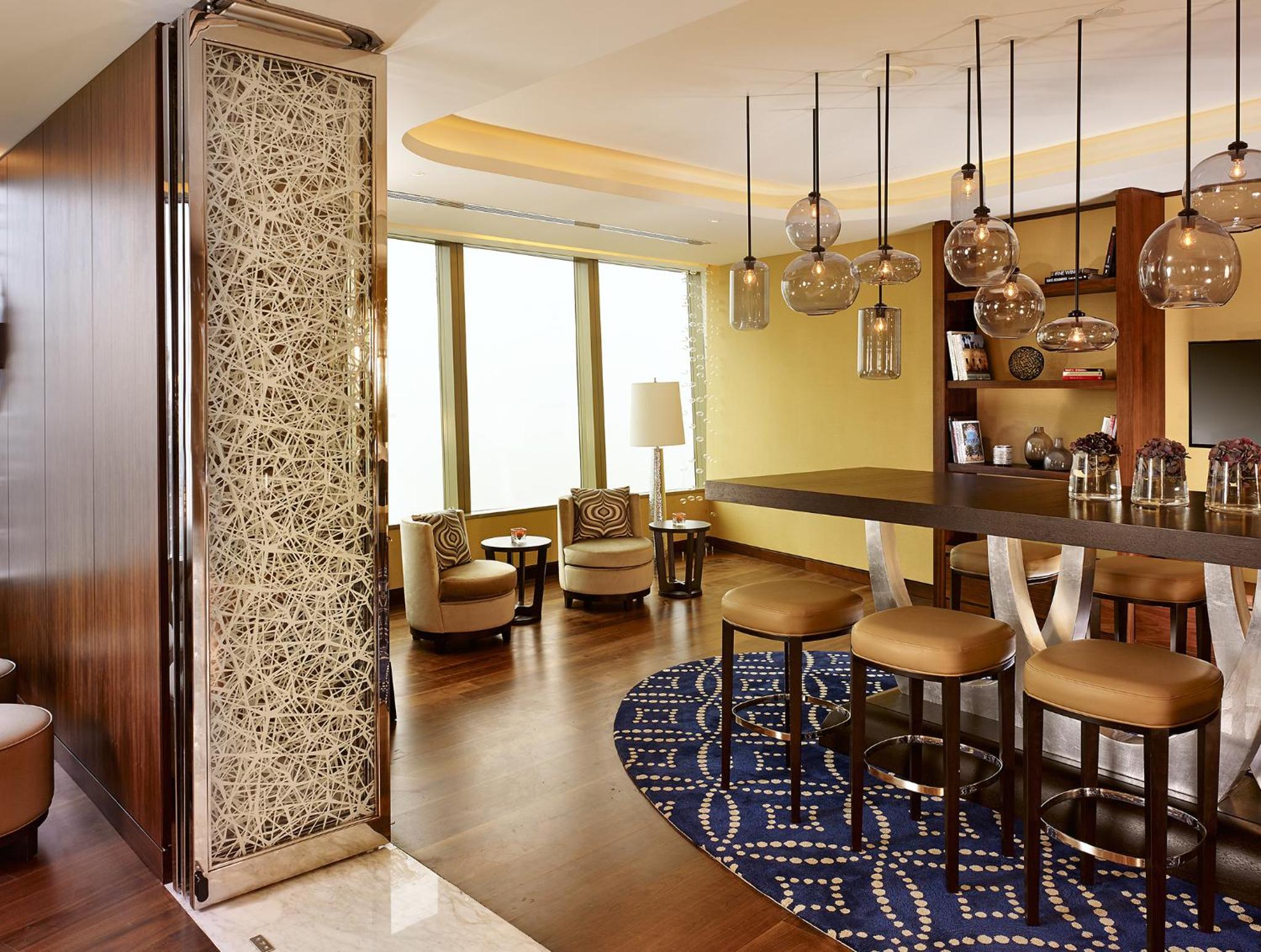 King Suite - Club Access
