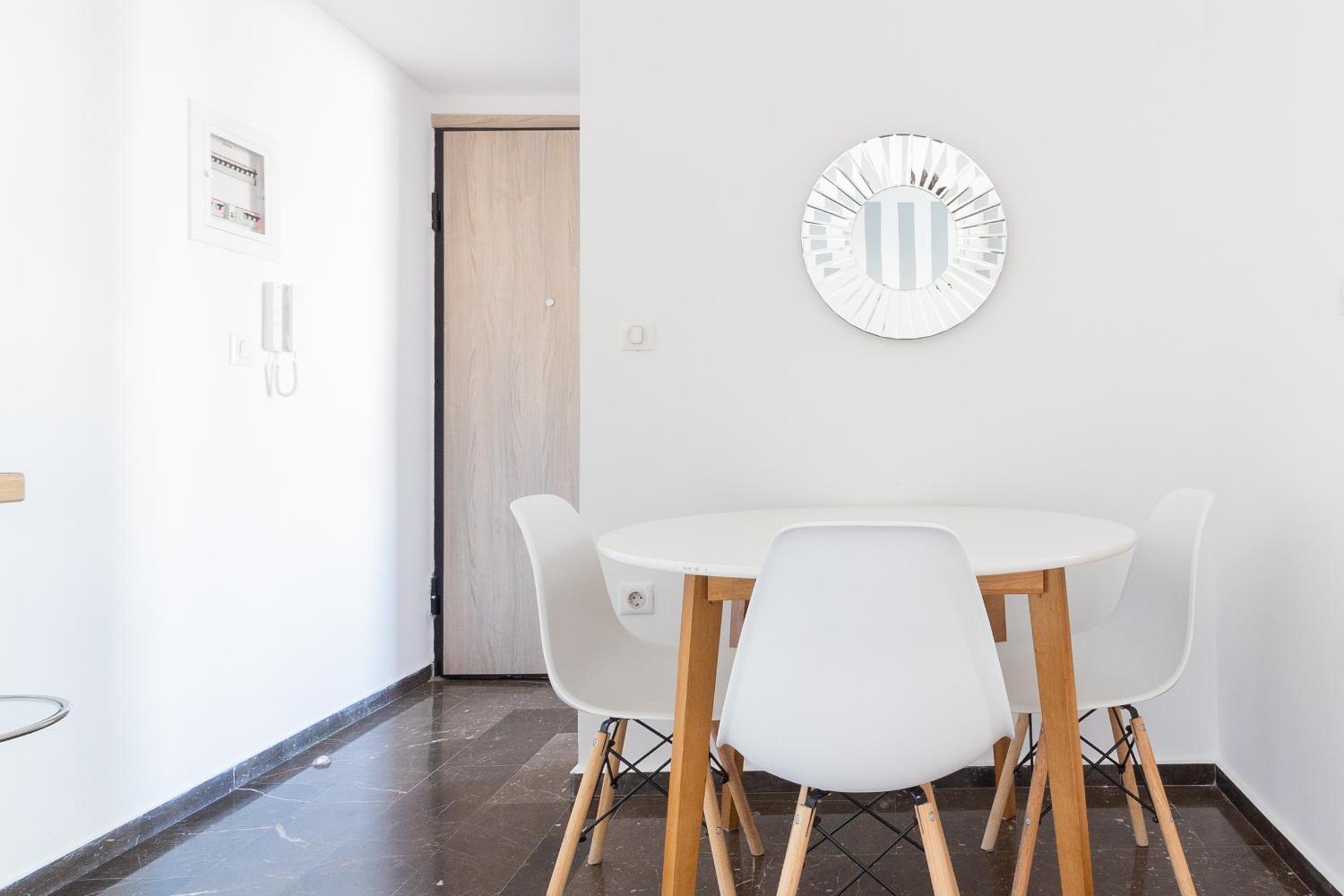 One-Bedroom Apartment - Photo 37