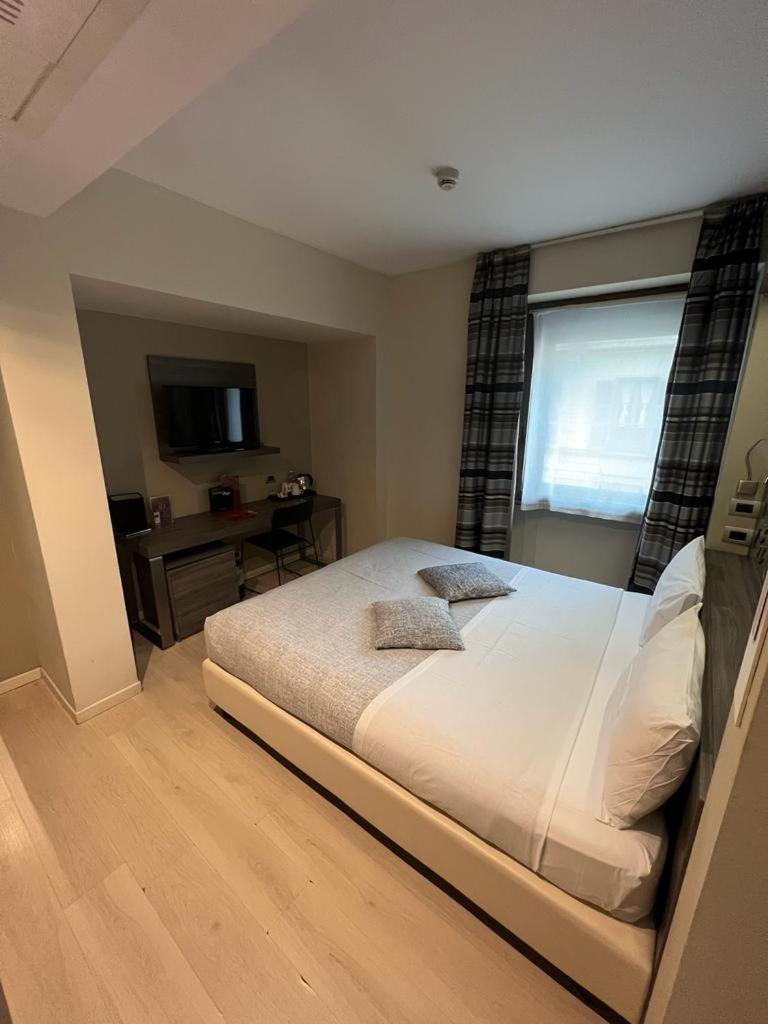Superior Double or Twin Room - Photo 19