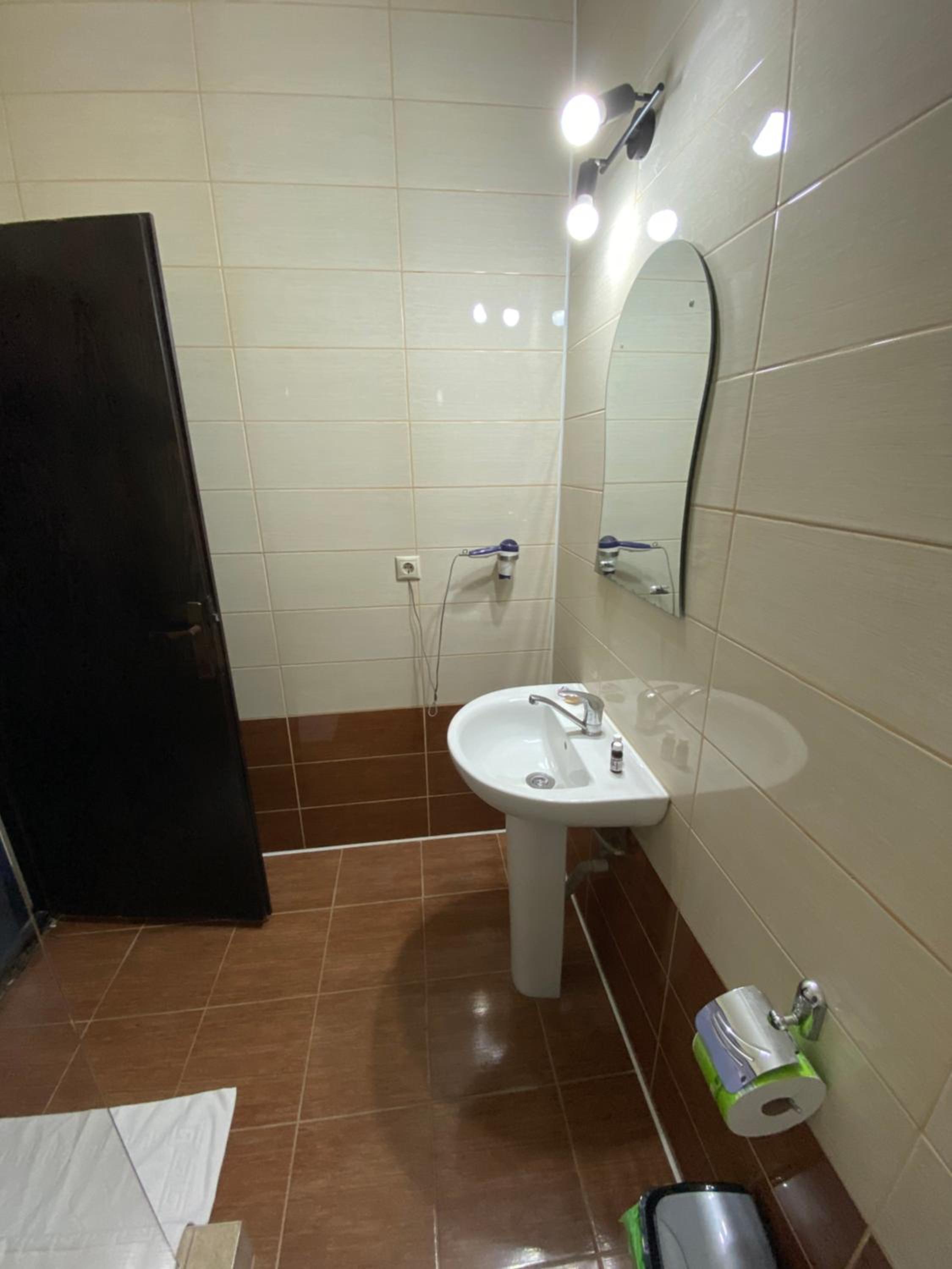 Standard Twin Room - Photo 2