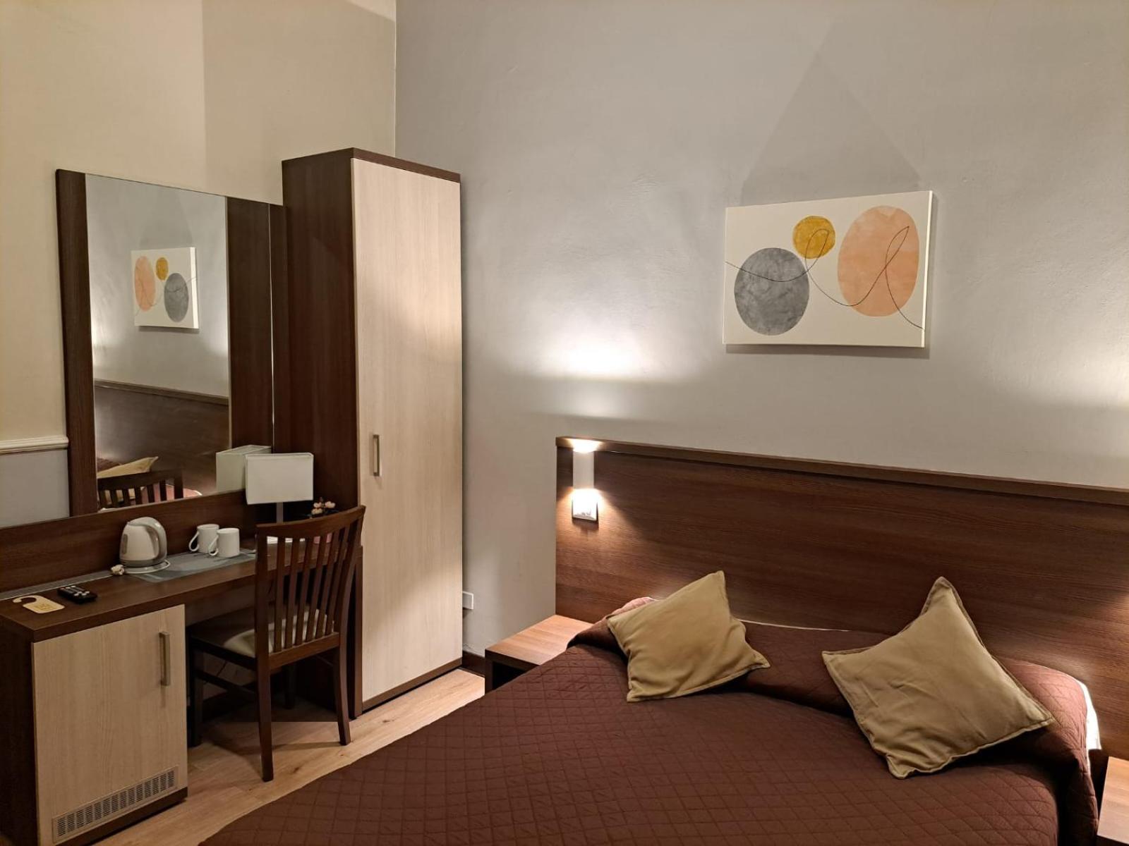 Small Double Room photo 1