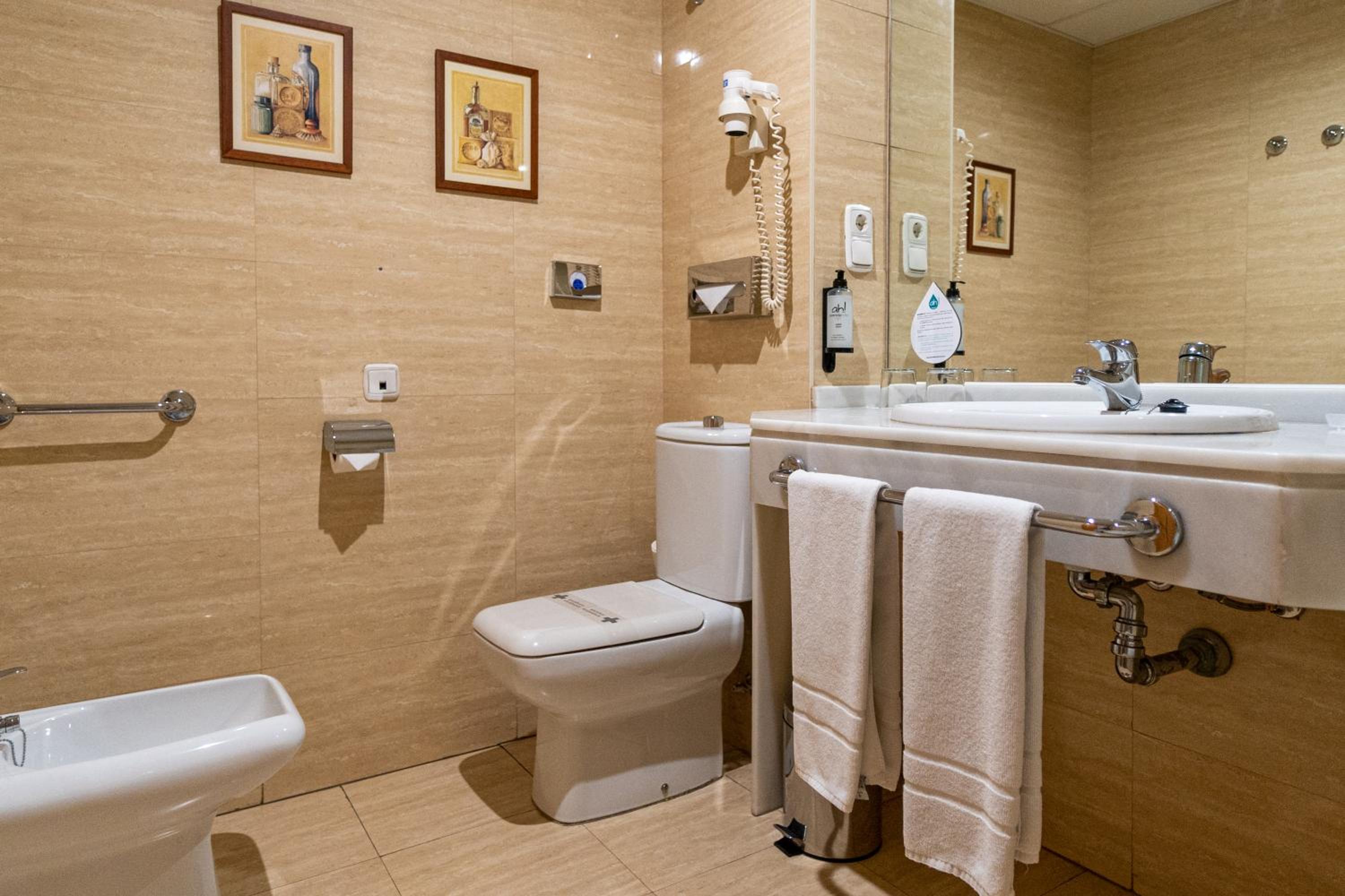 Double or Twin Room - Photo 2