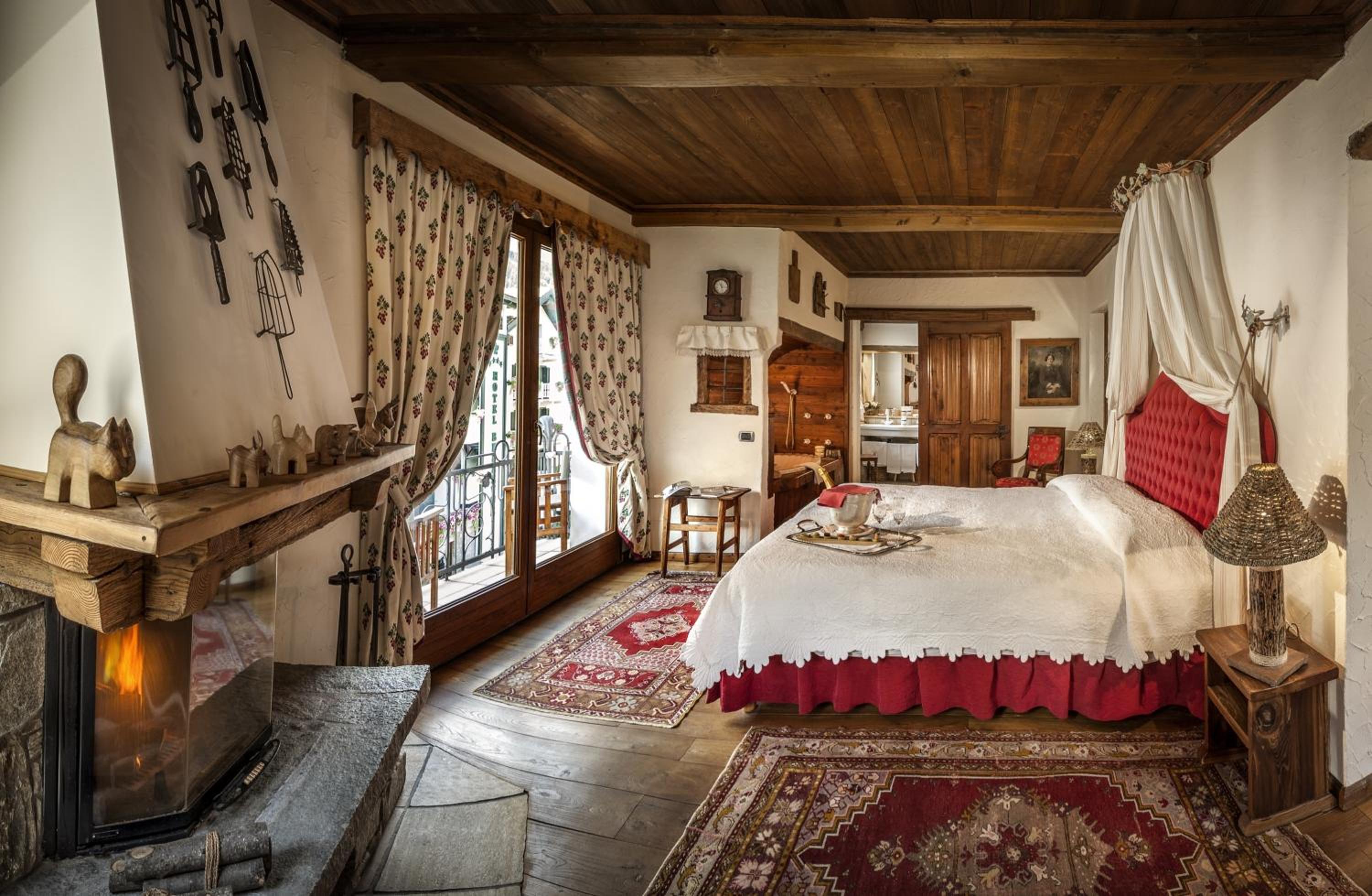 Junior Suite with Balcony - Photo 1
