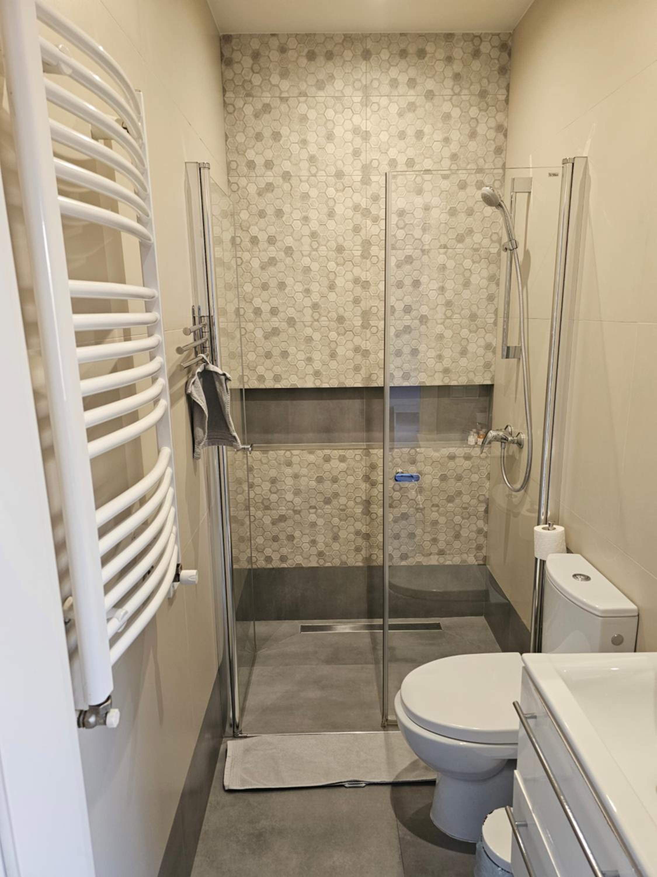 Standard Twin Room - Photo 9