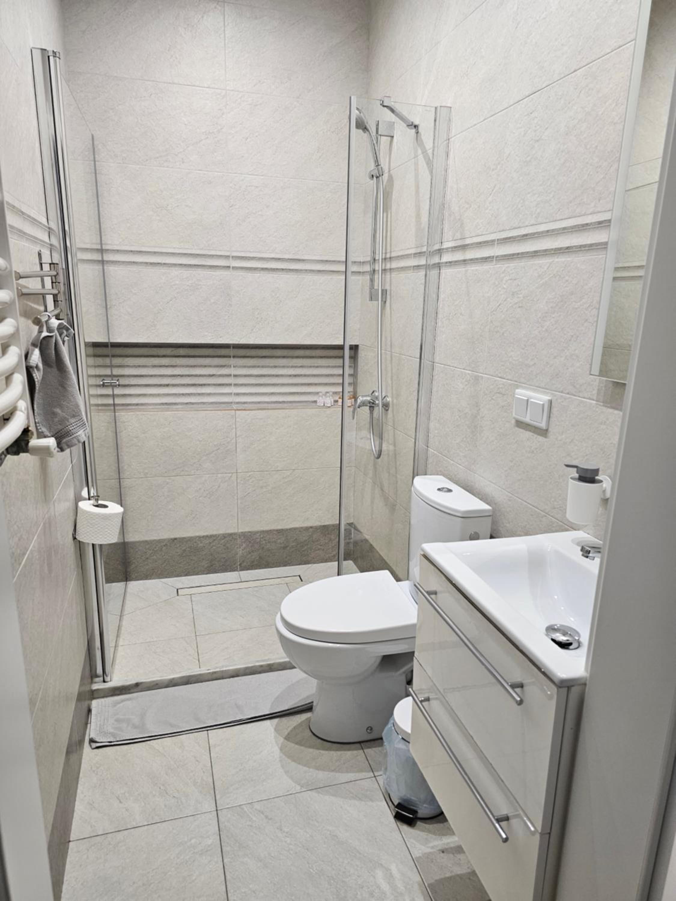 Quadruple Room with Shower - Photo 6