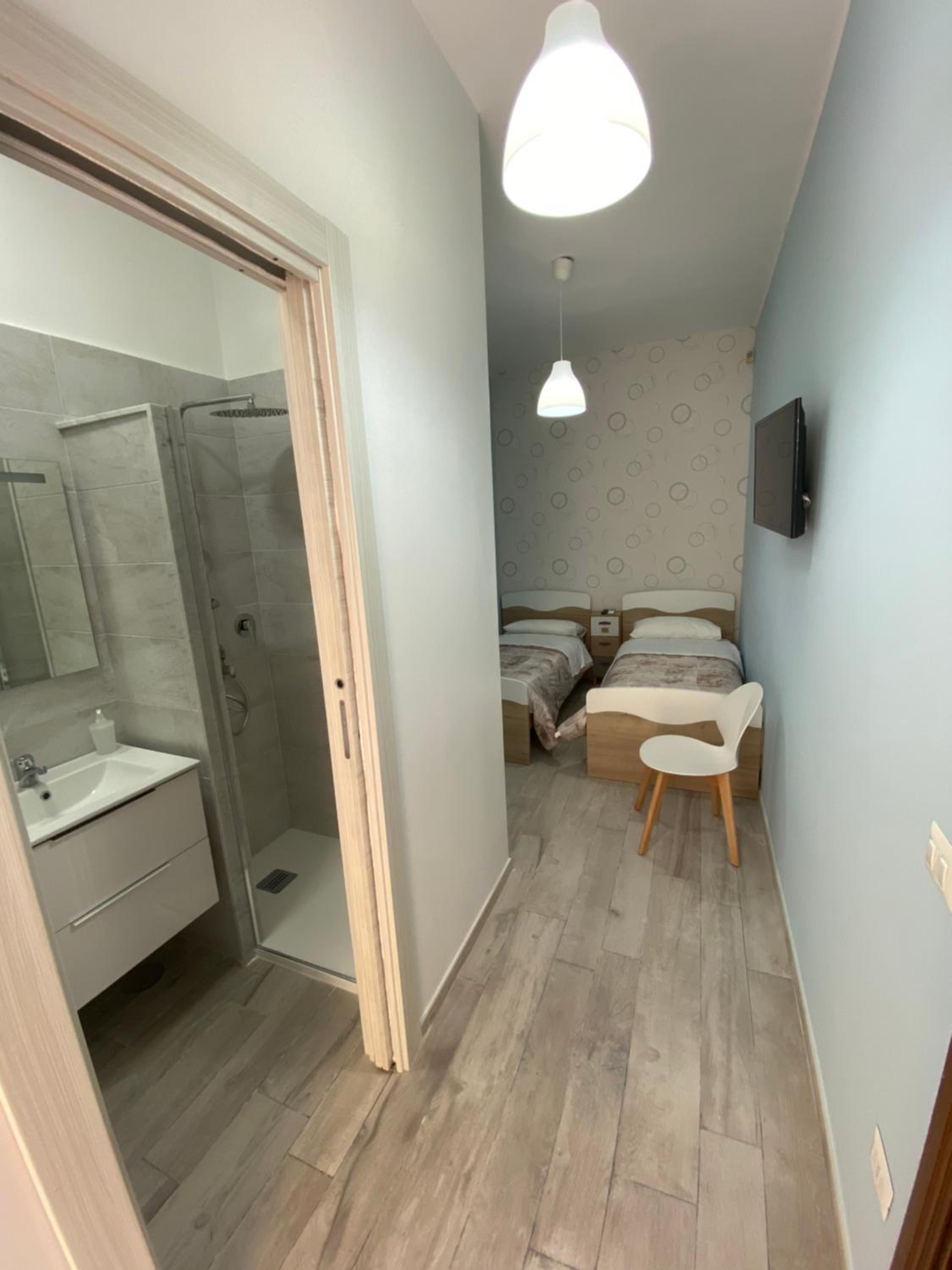 Twin Room with Private Bathroom - Photo 19
