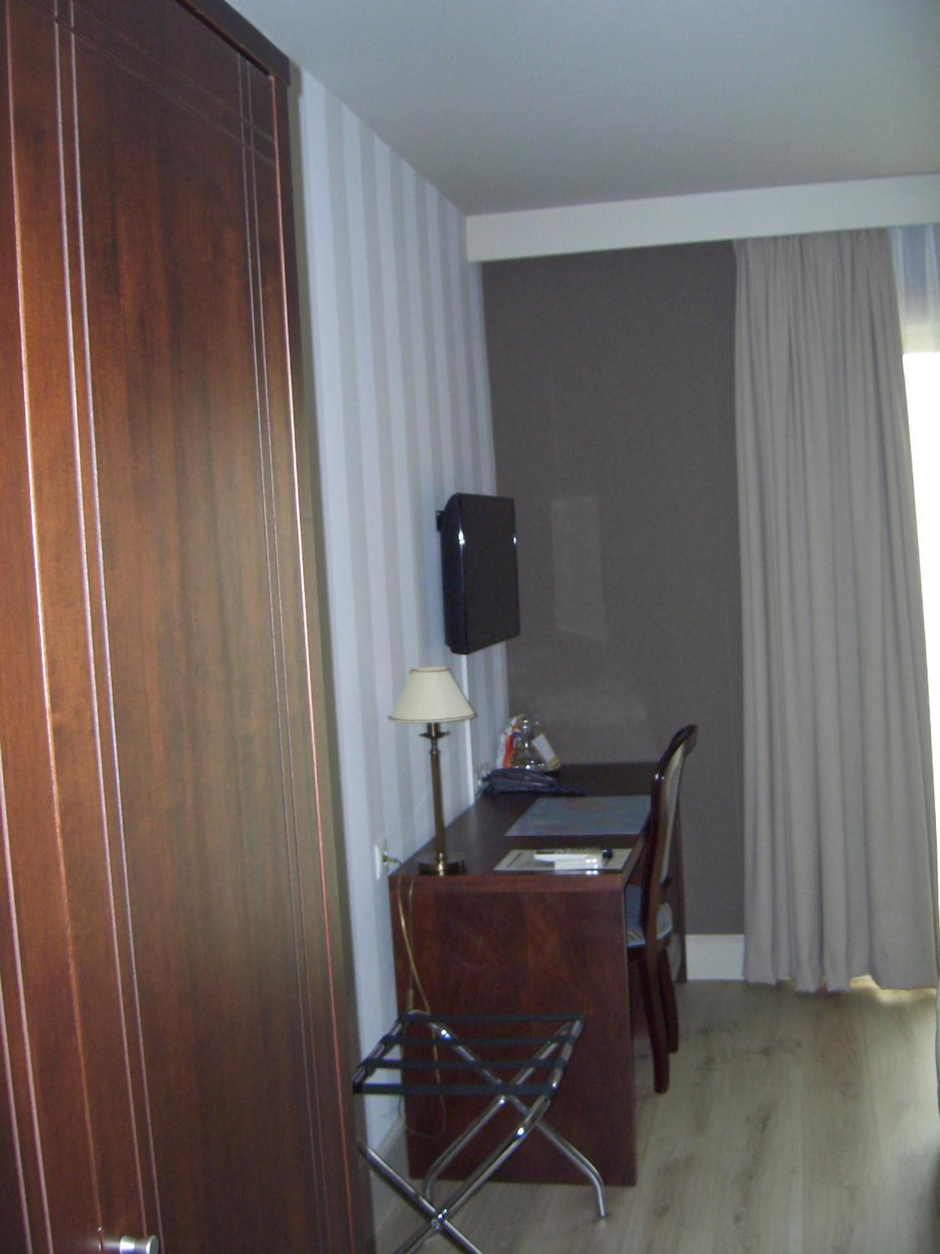 Standard Twin Room - Photo 6