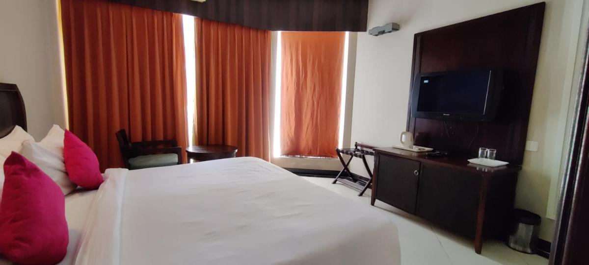 Study Room with Balcony photo 1