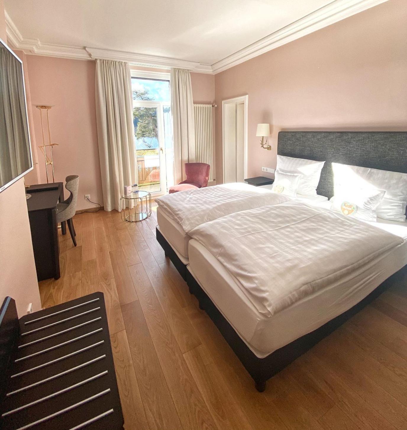 Classic Double Room with Lake View and Balcony photo 1