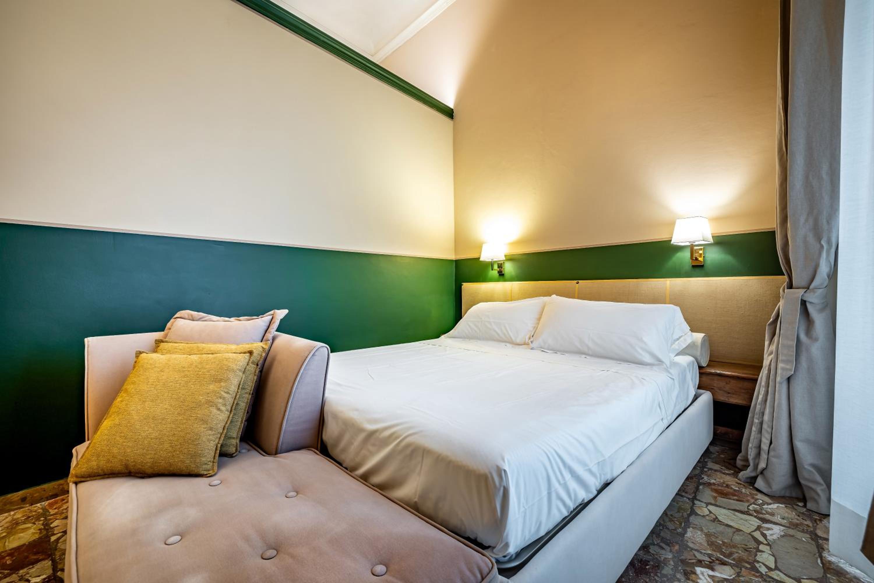 Double or Twin Room with City View photo 1