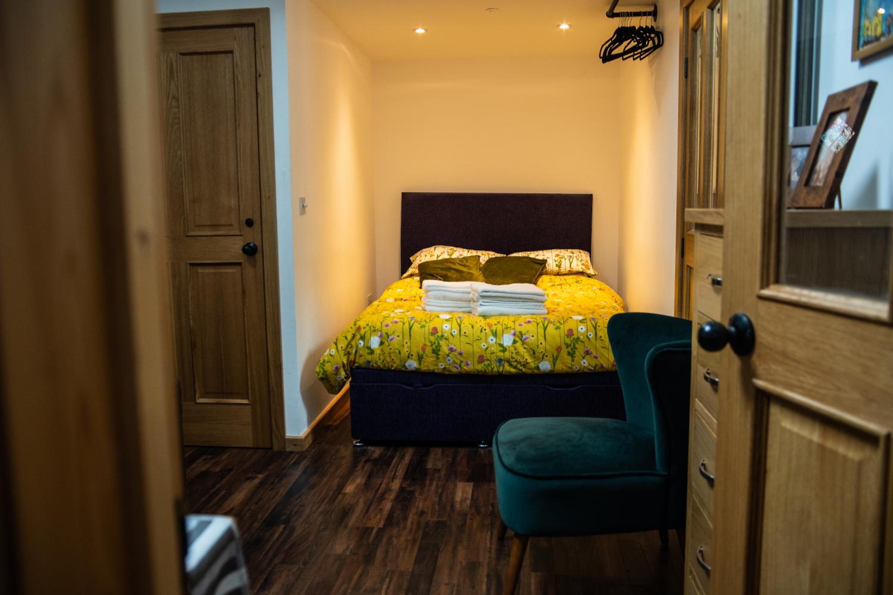 One-Bedroom Apartment - Photo 4