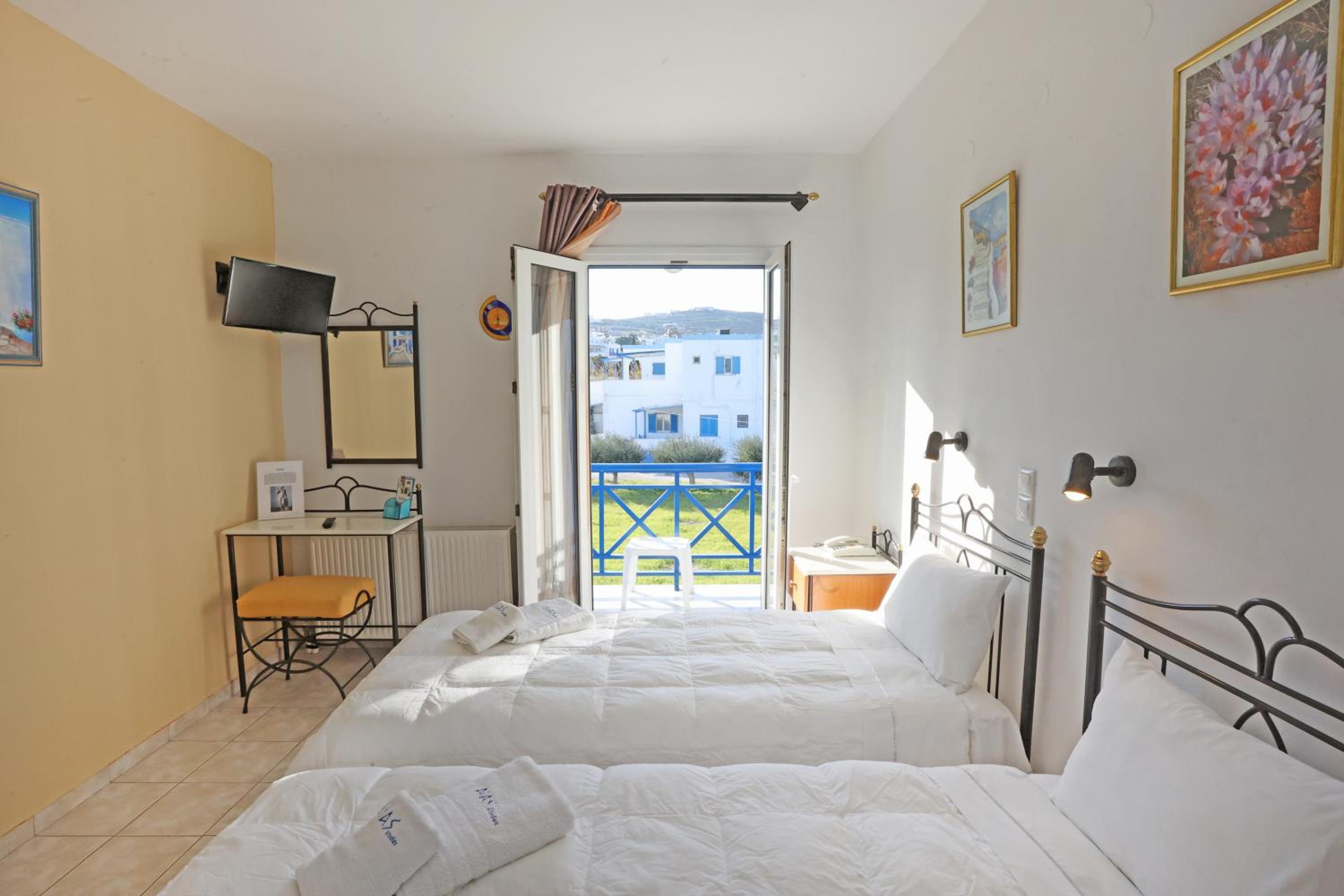 Apartment with Mountain View