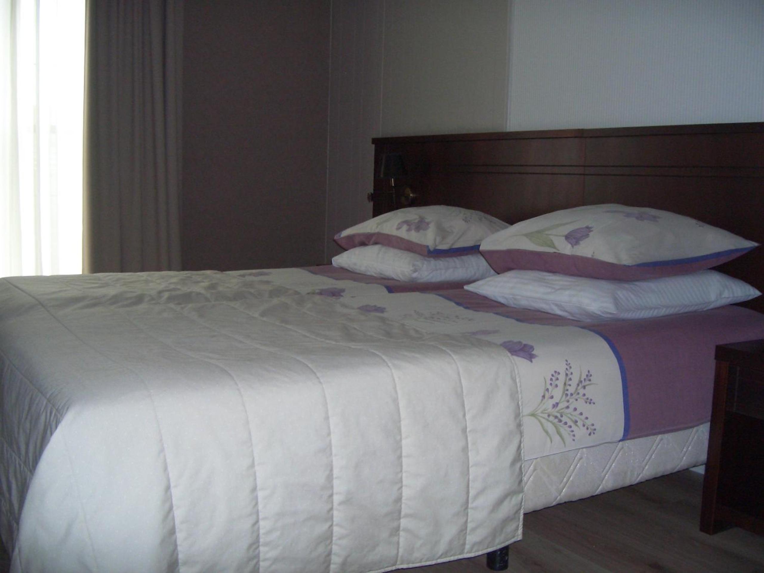 Standard Twin Room - Photo 5