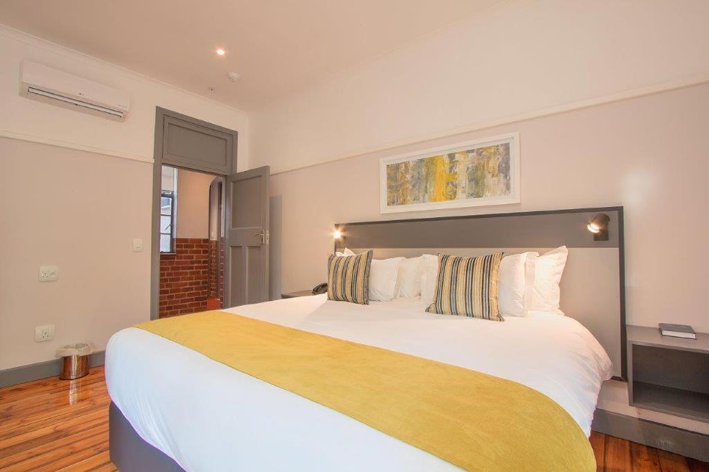 Queen Suite - Photo 2