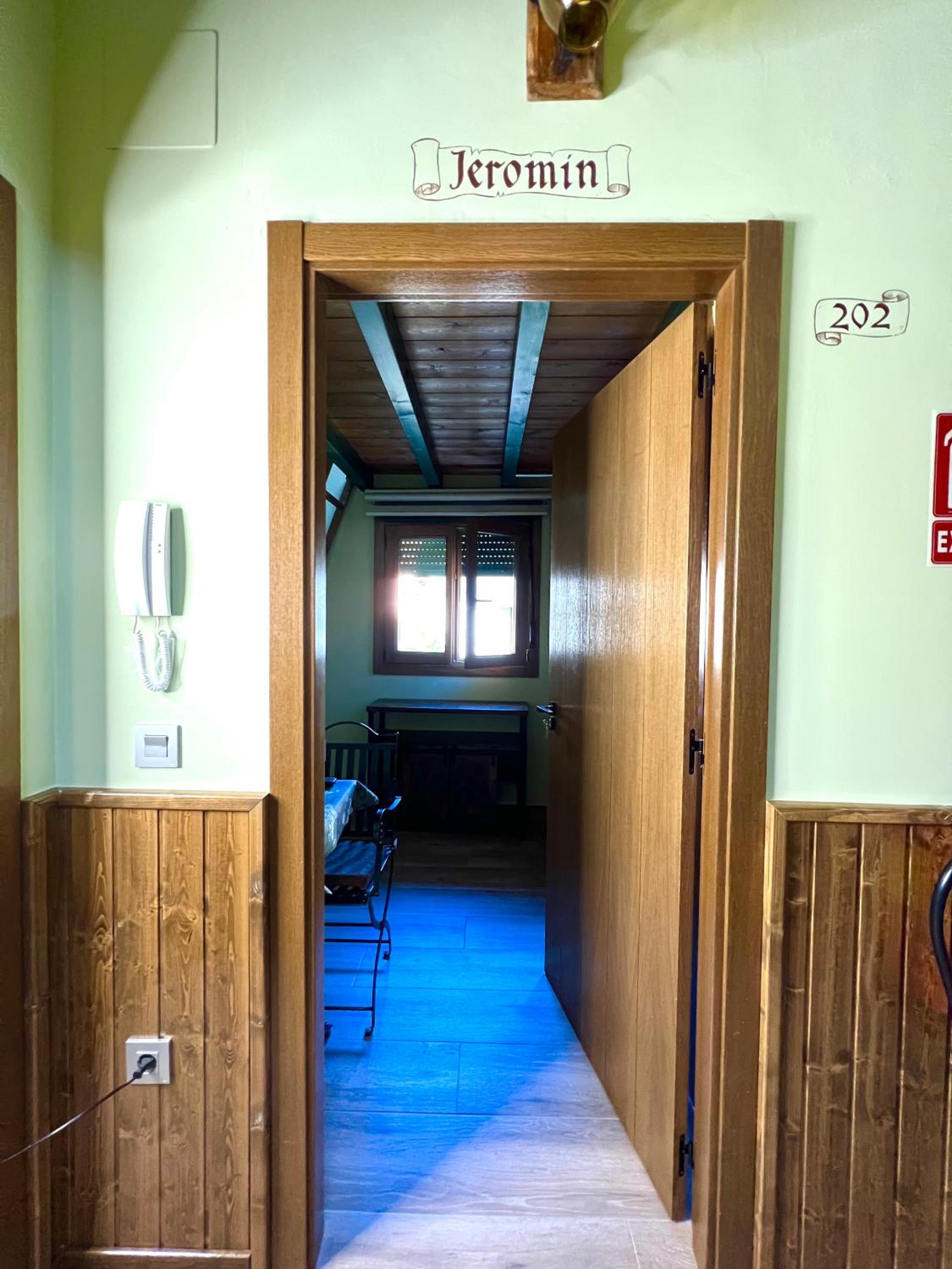 Triple Room with Private Bathroom photo 2