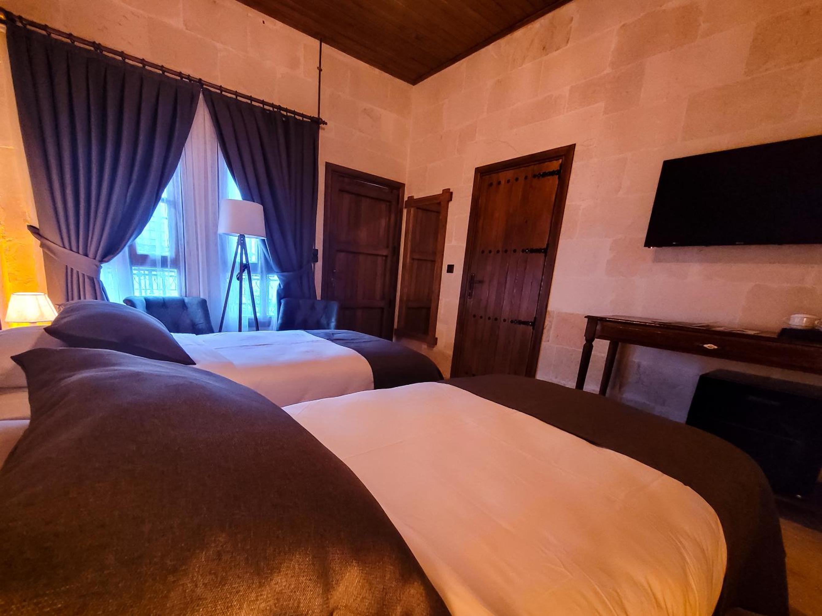 Standard Twin Room - Photo 1