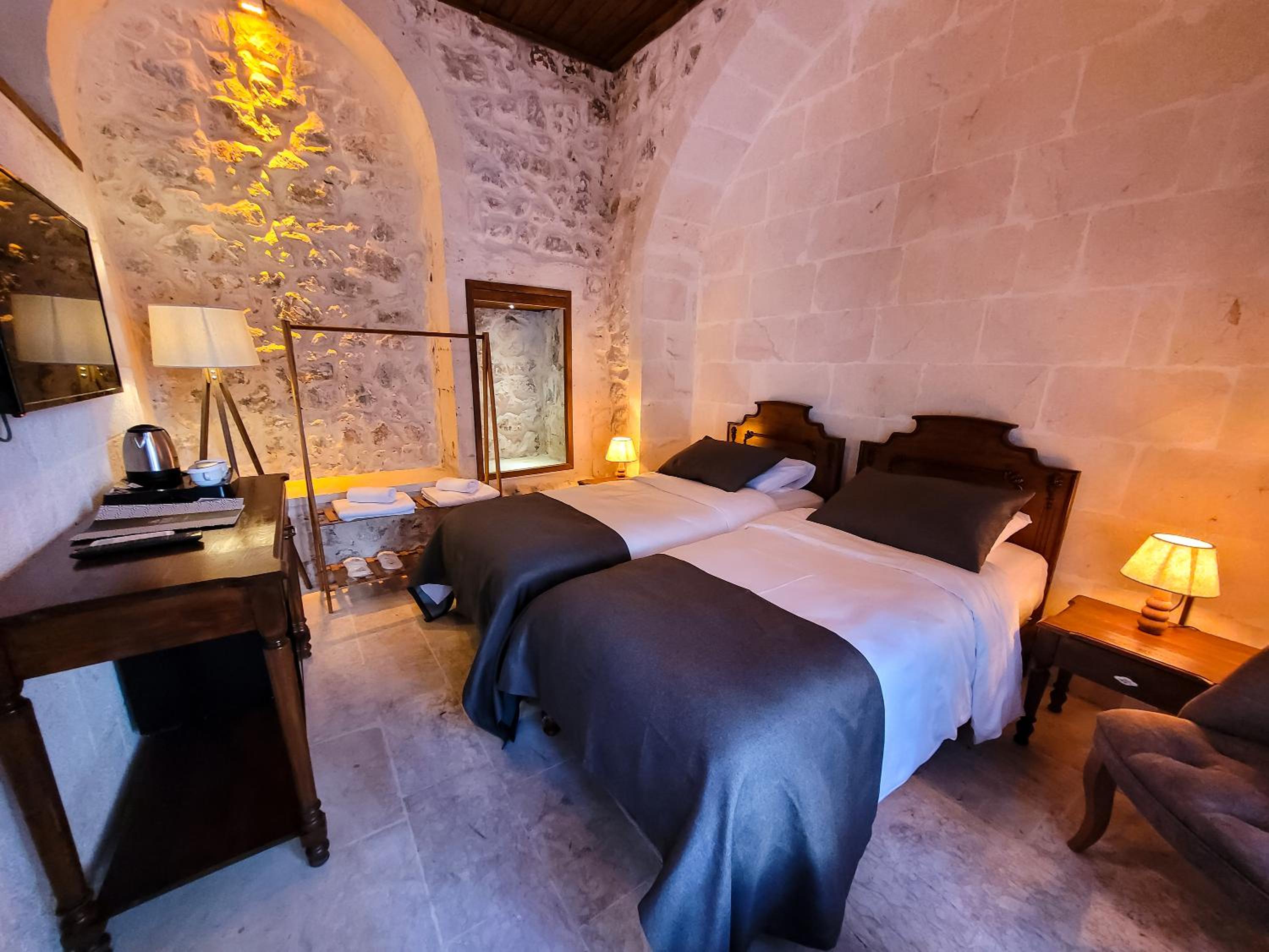 Standard Twin Room - Photo 13