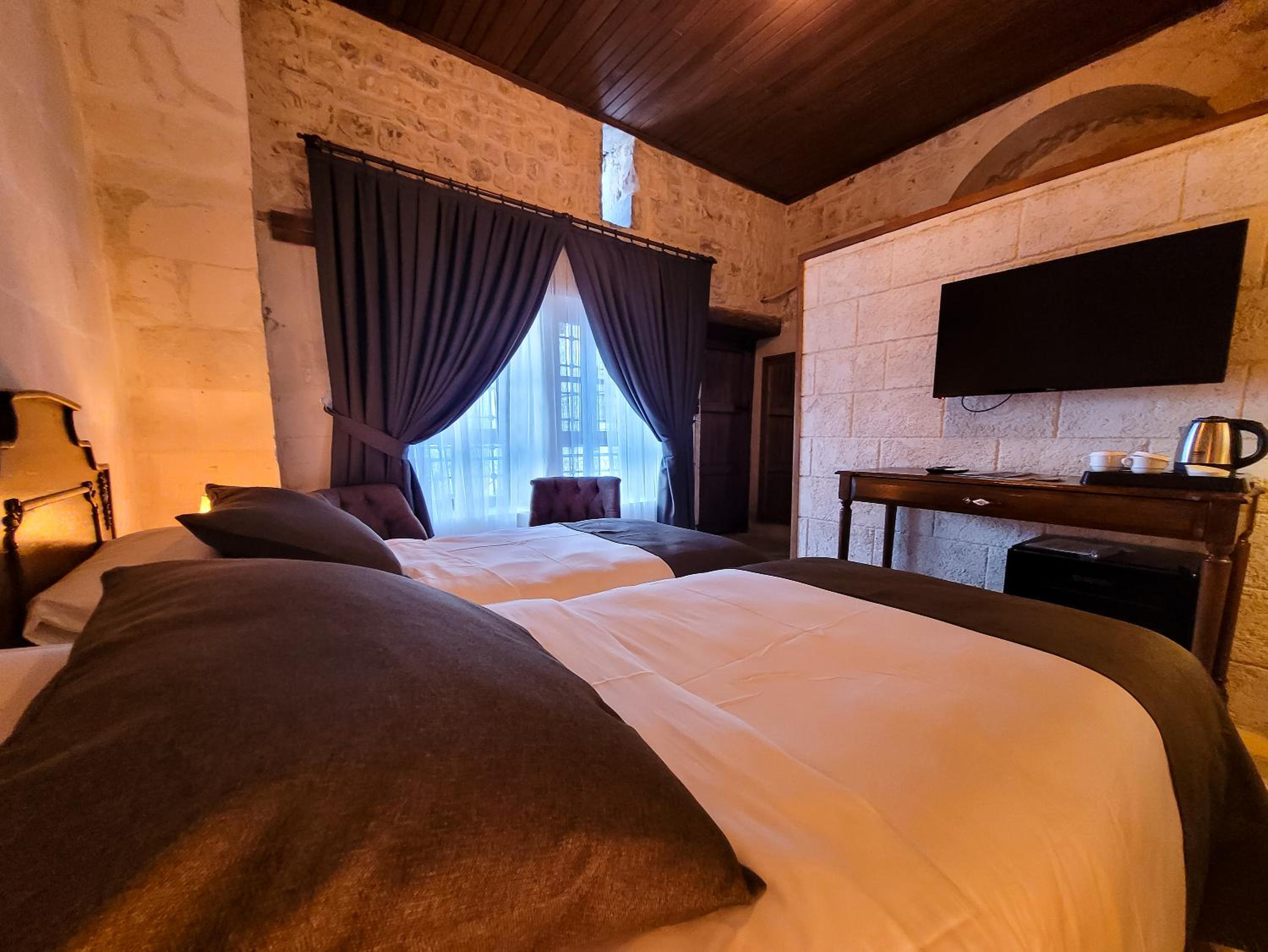 Standard Twin Room - Photo 11