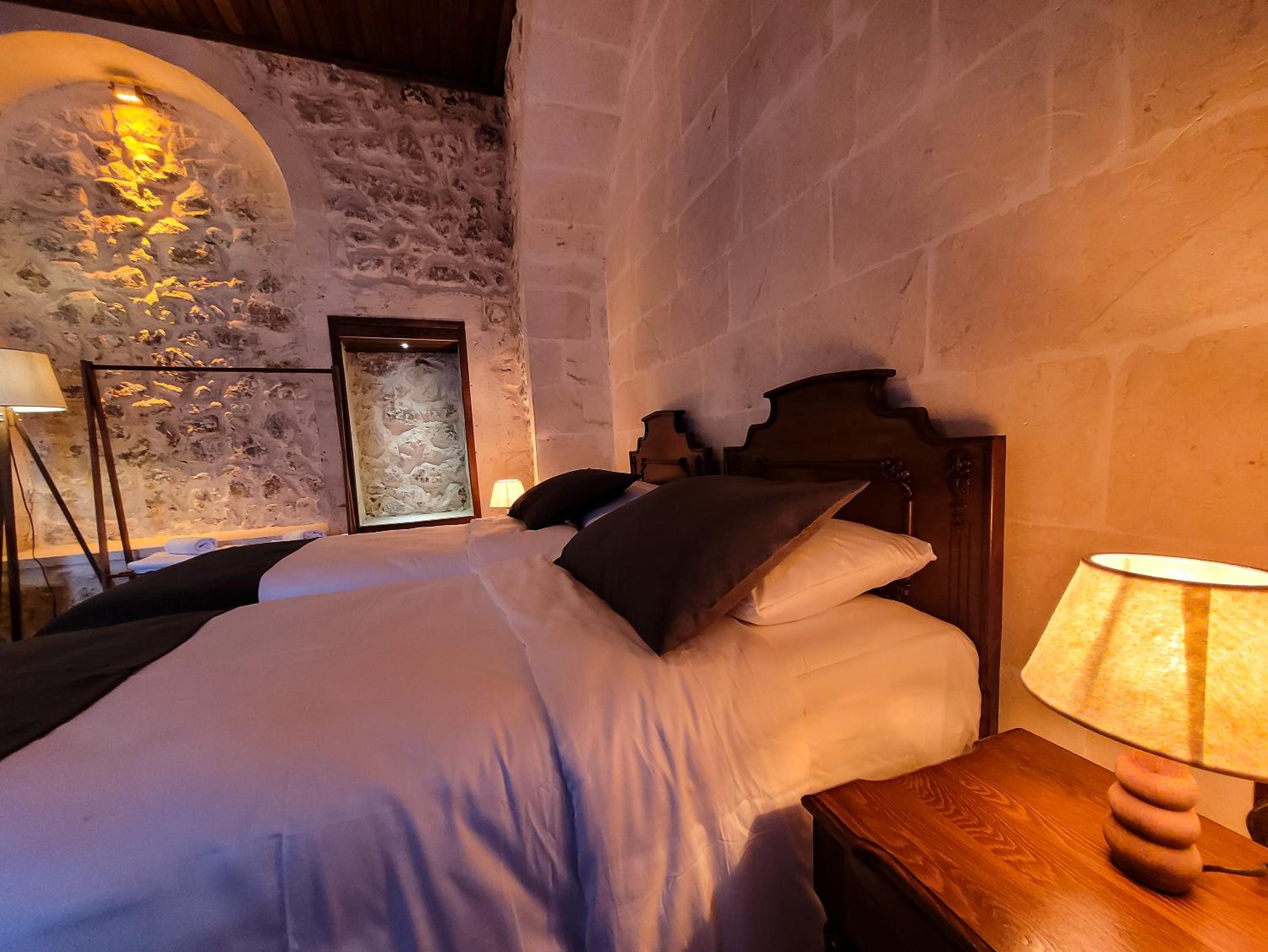 Standard Twin Room - Photo 10