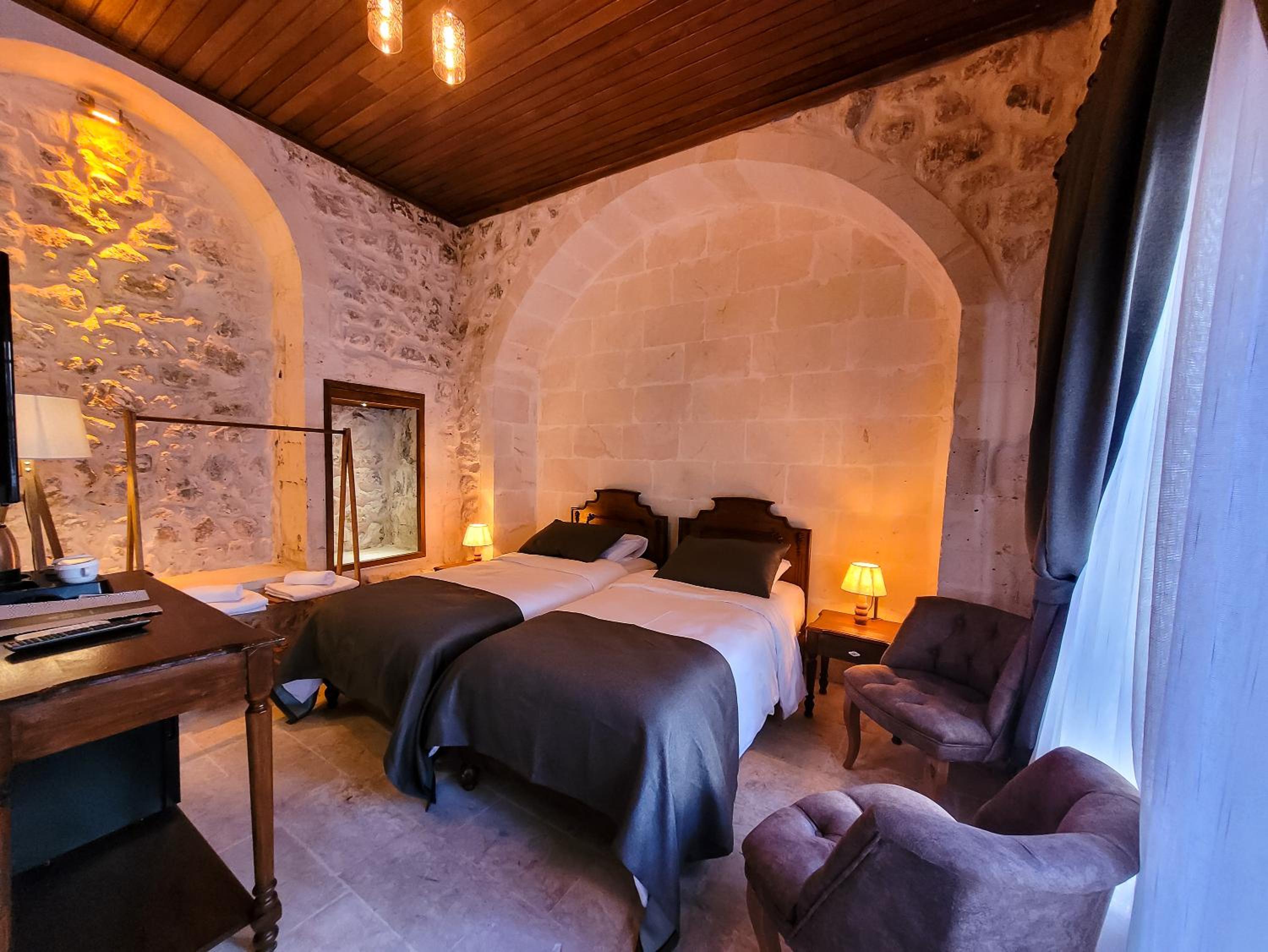 Standard Twin Room - Photo 9