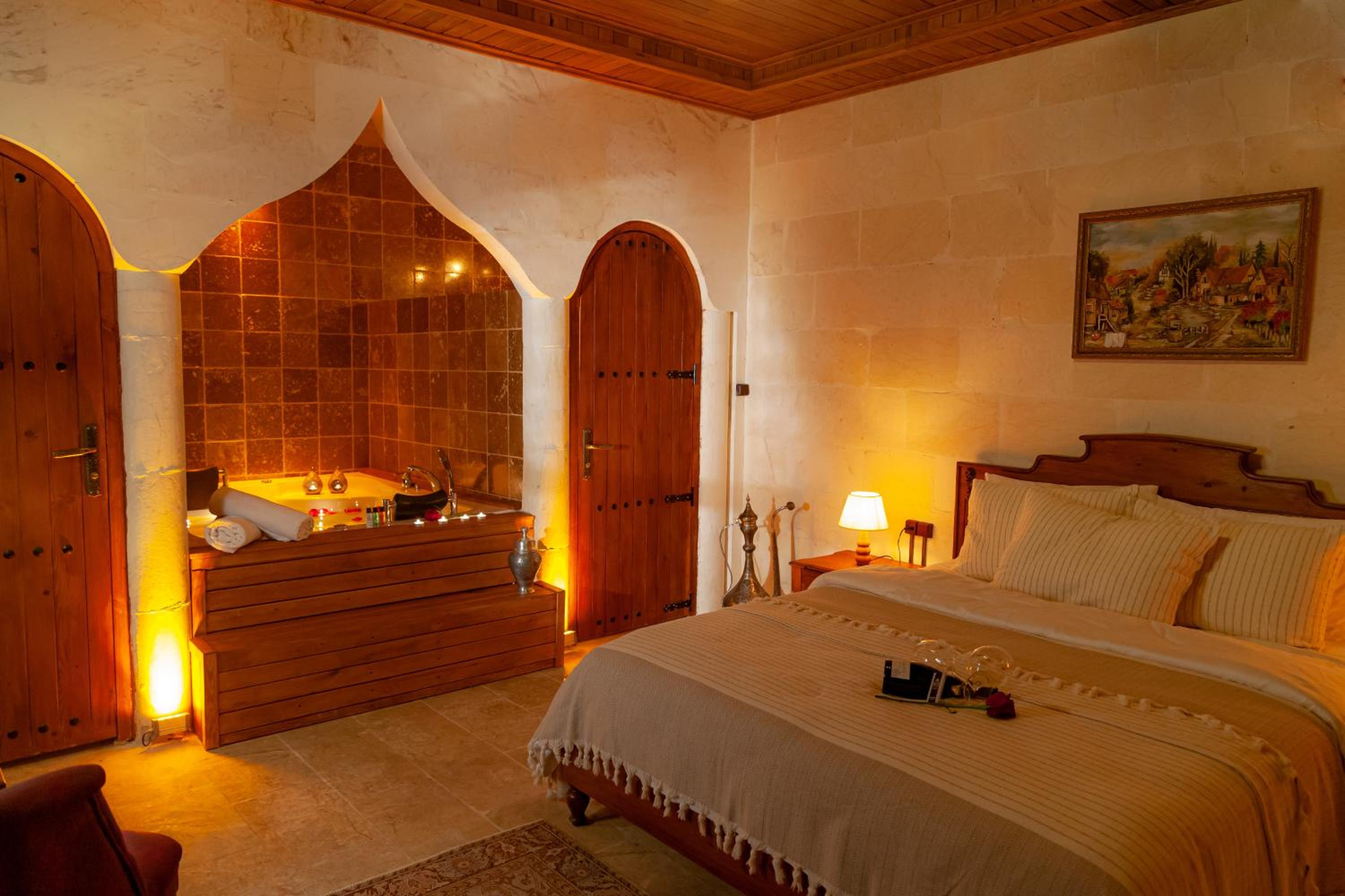 Deluxe Double Room with Bath - Photo 1