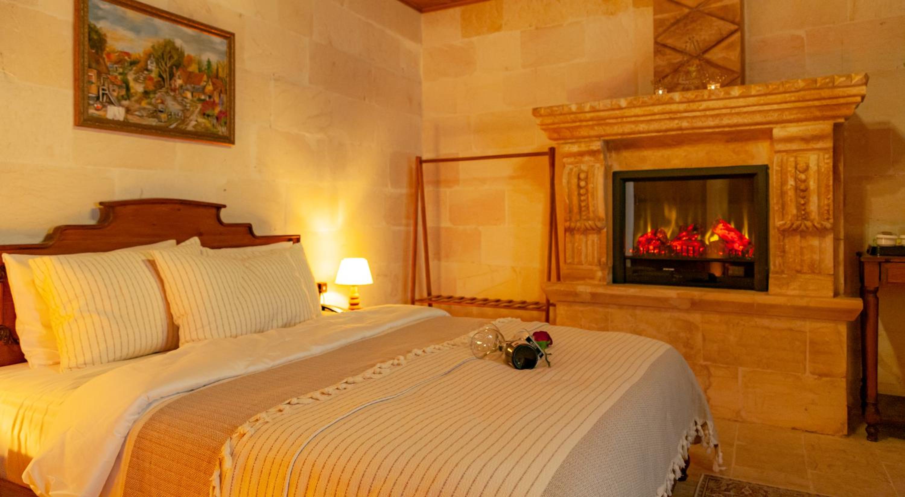 Deluxe Double Room with Bath - Photo 6