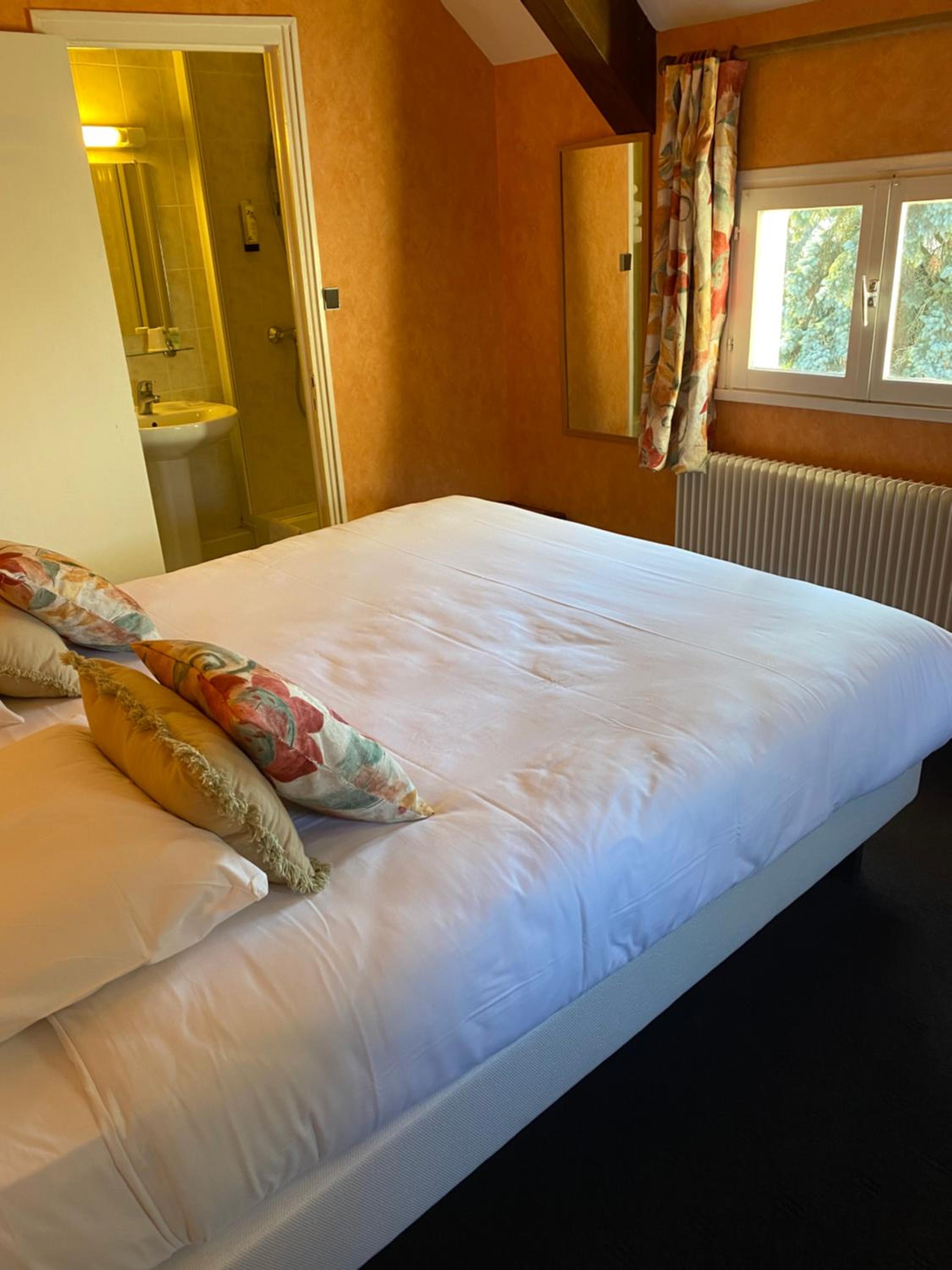 Standard Double Room - Photo 5