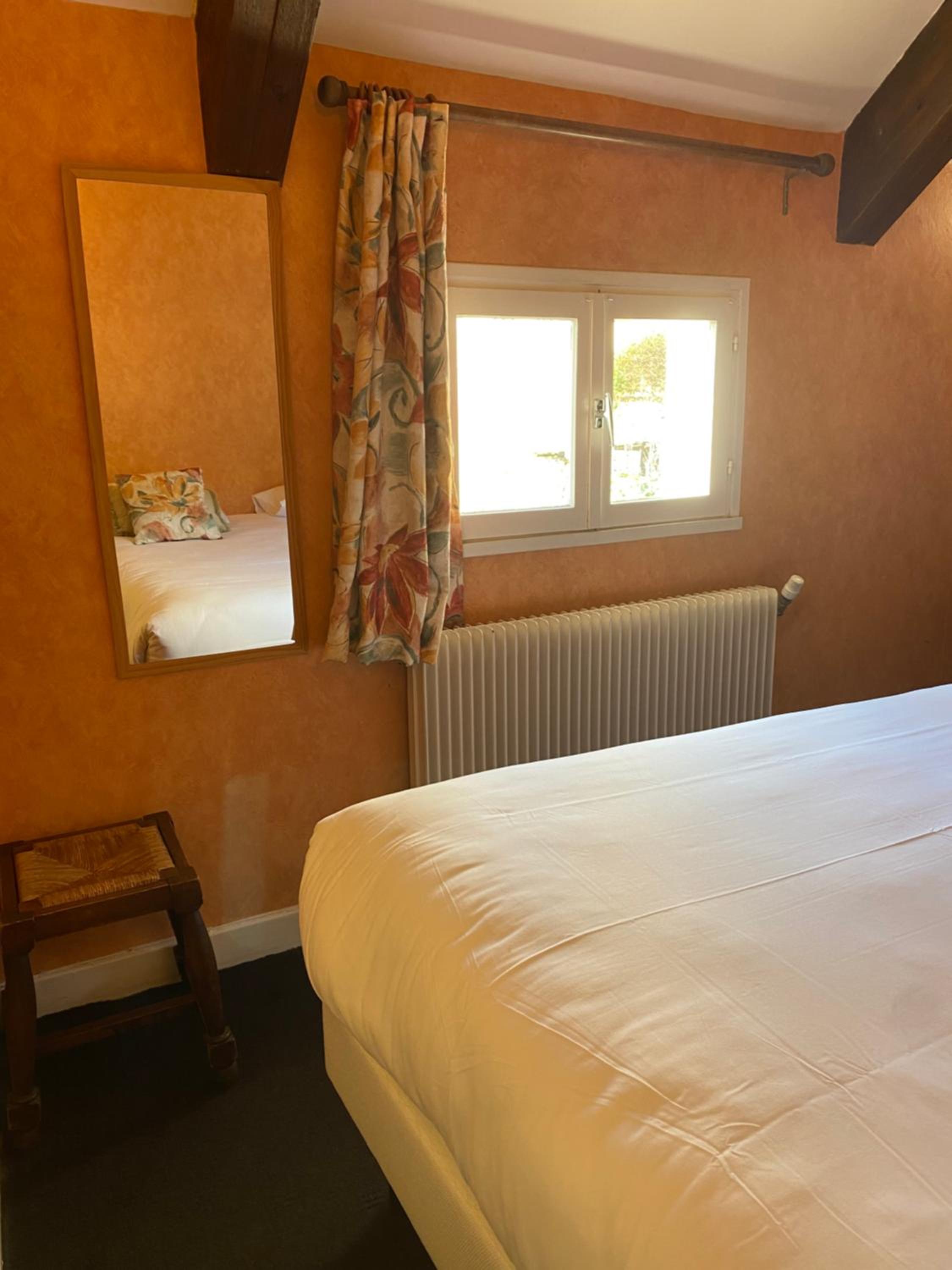 Standard Double Room - Photo 3