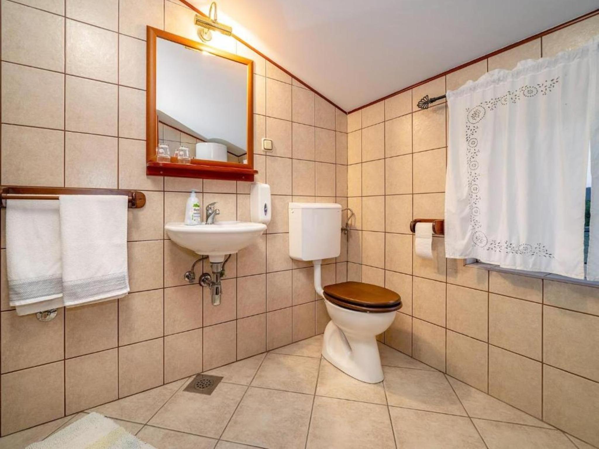 Double Room - Photo 2