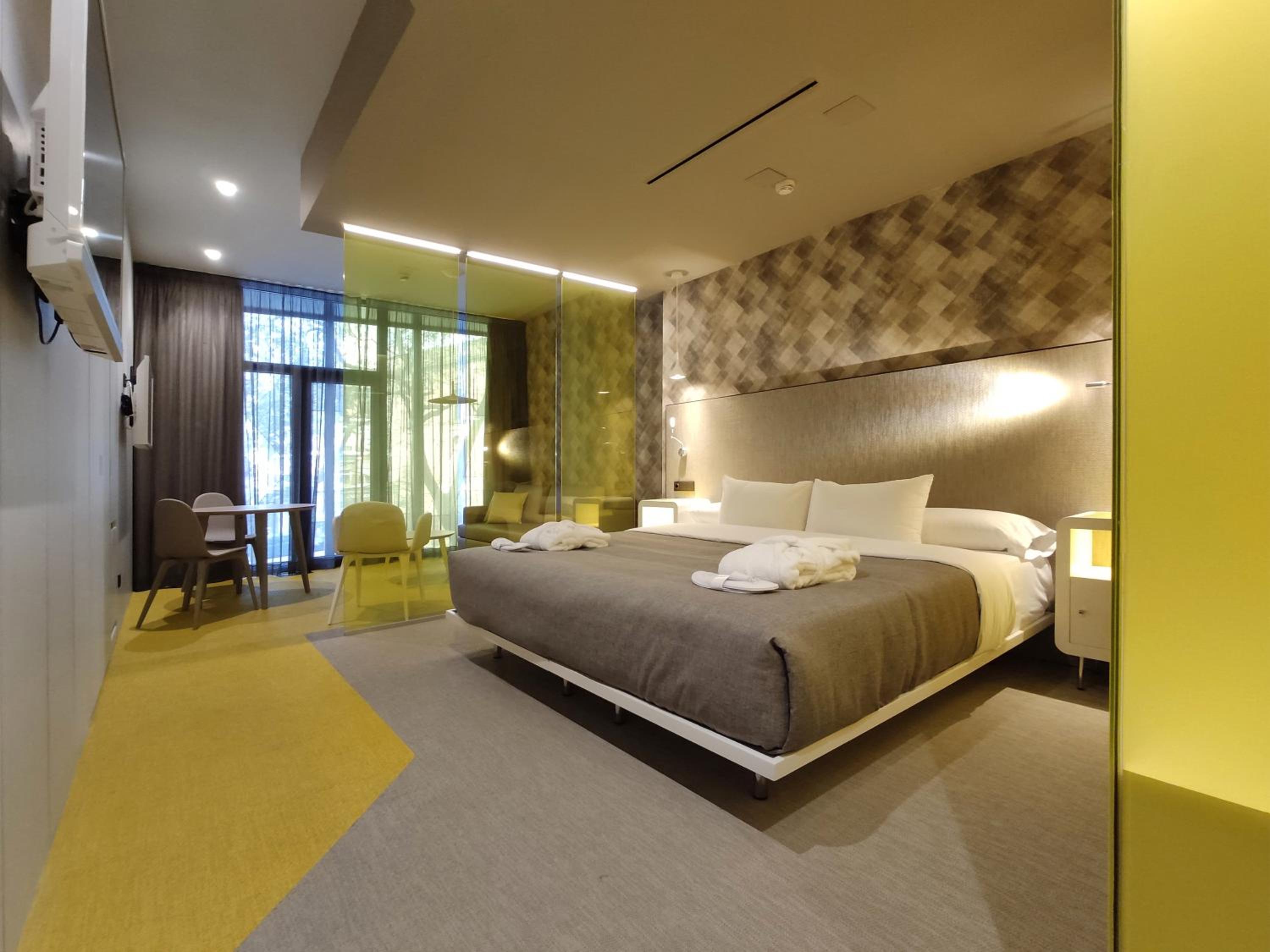 Deluxe Suite with Spa Bath