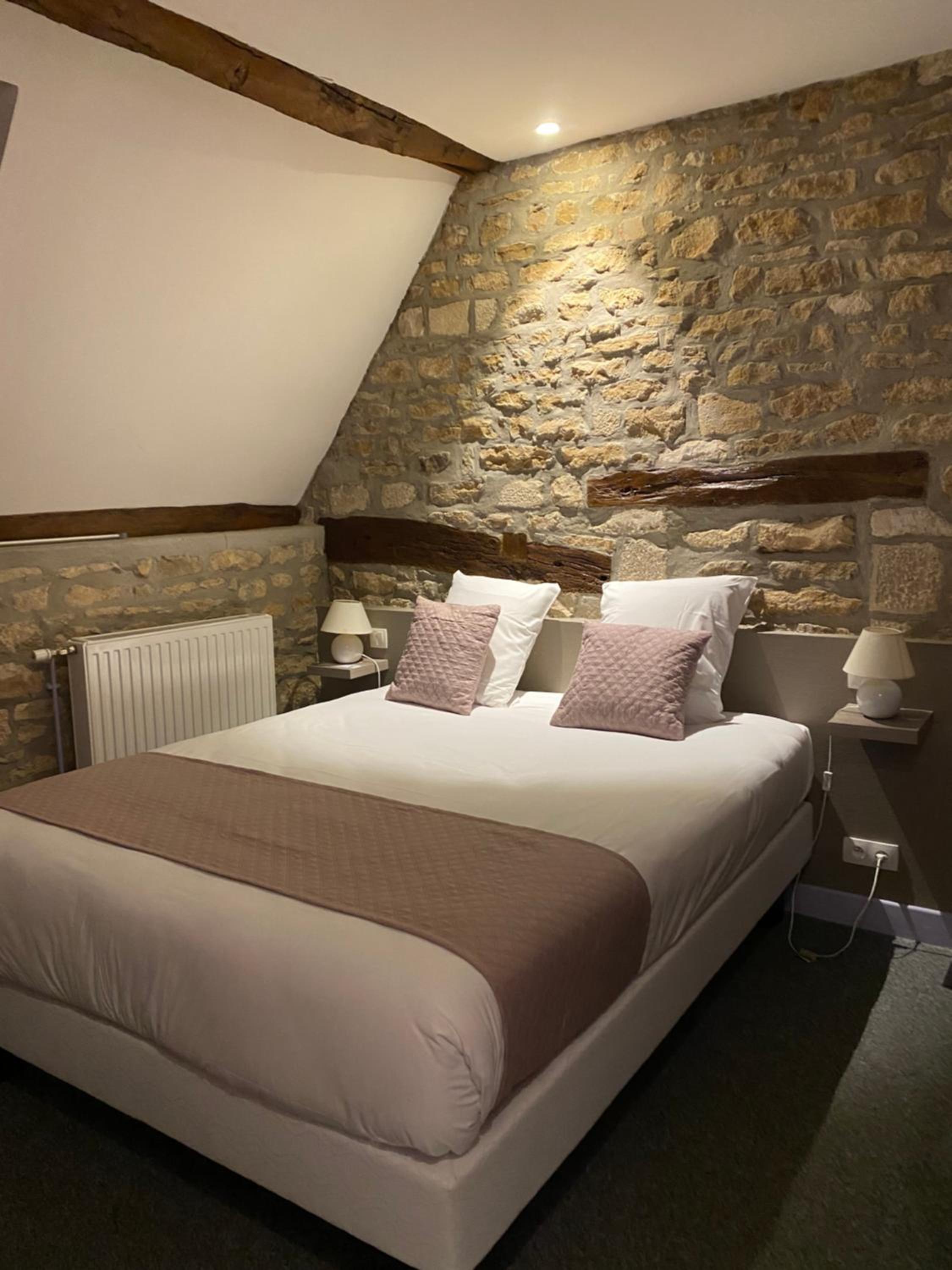 Double Room with Private Bathroom - Photo 2