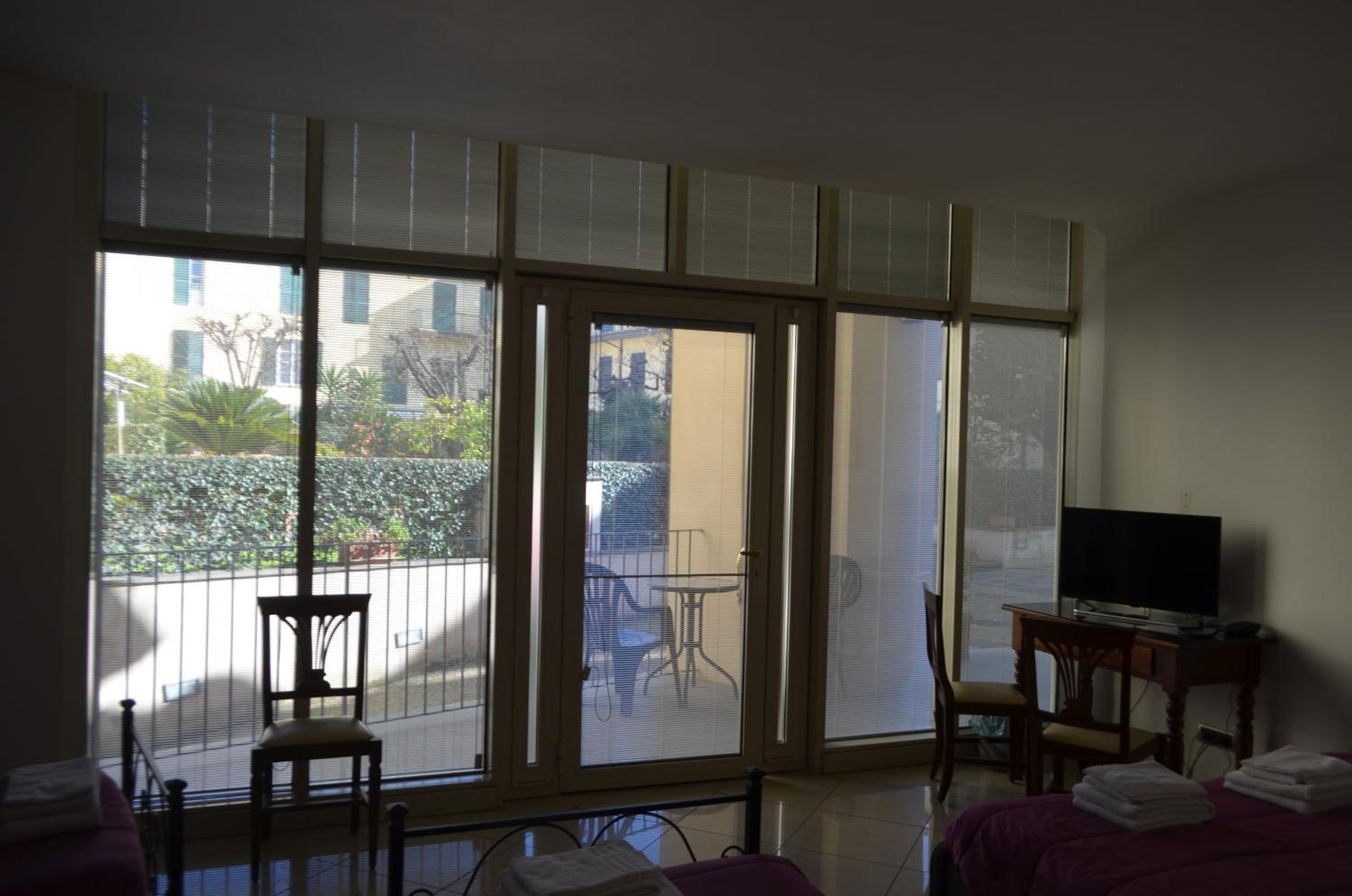 Quadruple Room with Private Bathroom - Photo 9