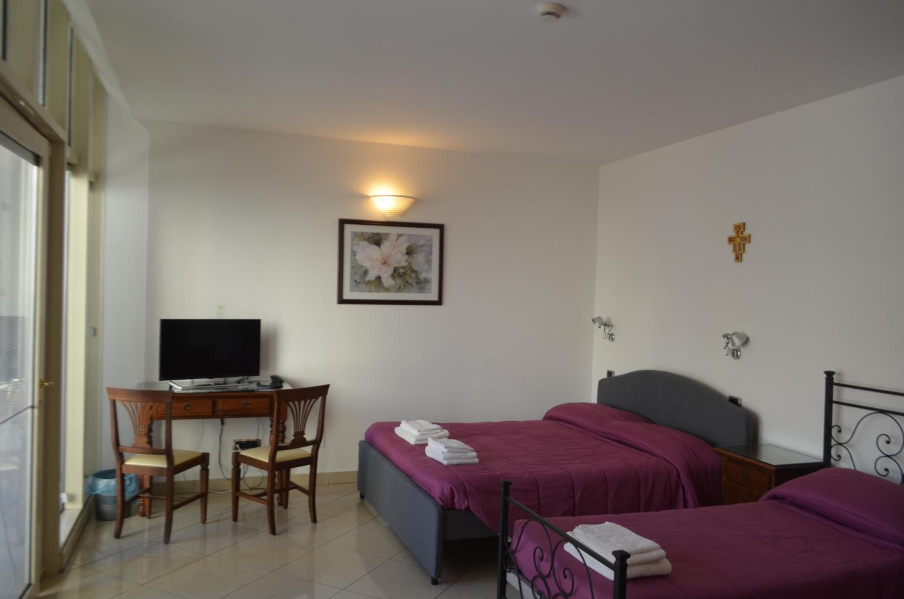 Quadruple Room with Private Bathroom - Photo 1